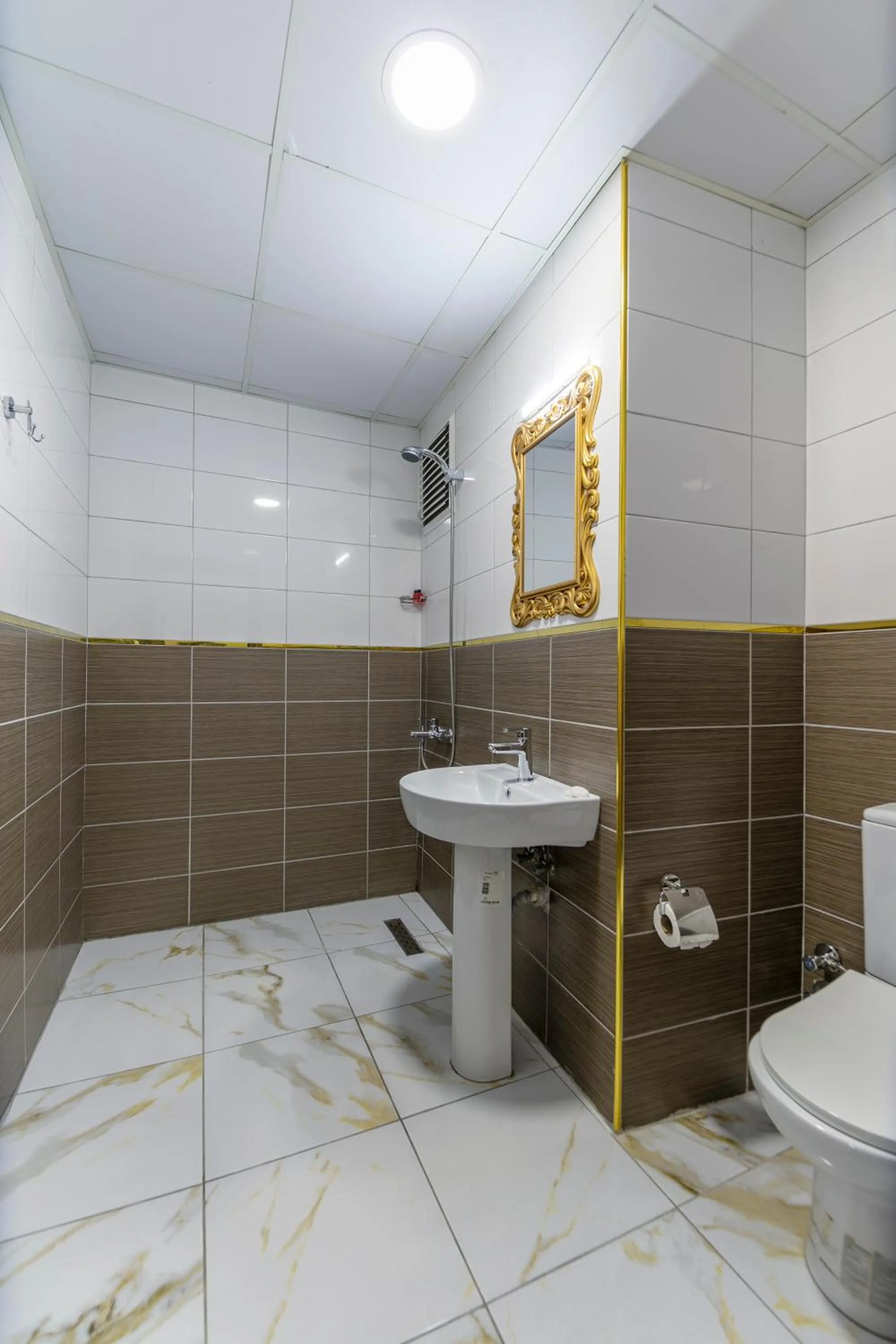 Shower in HOTEL ÜMİT YENİKAPI