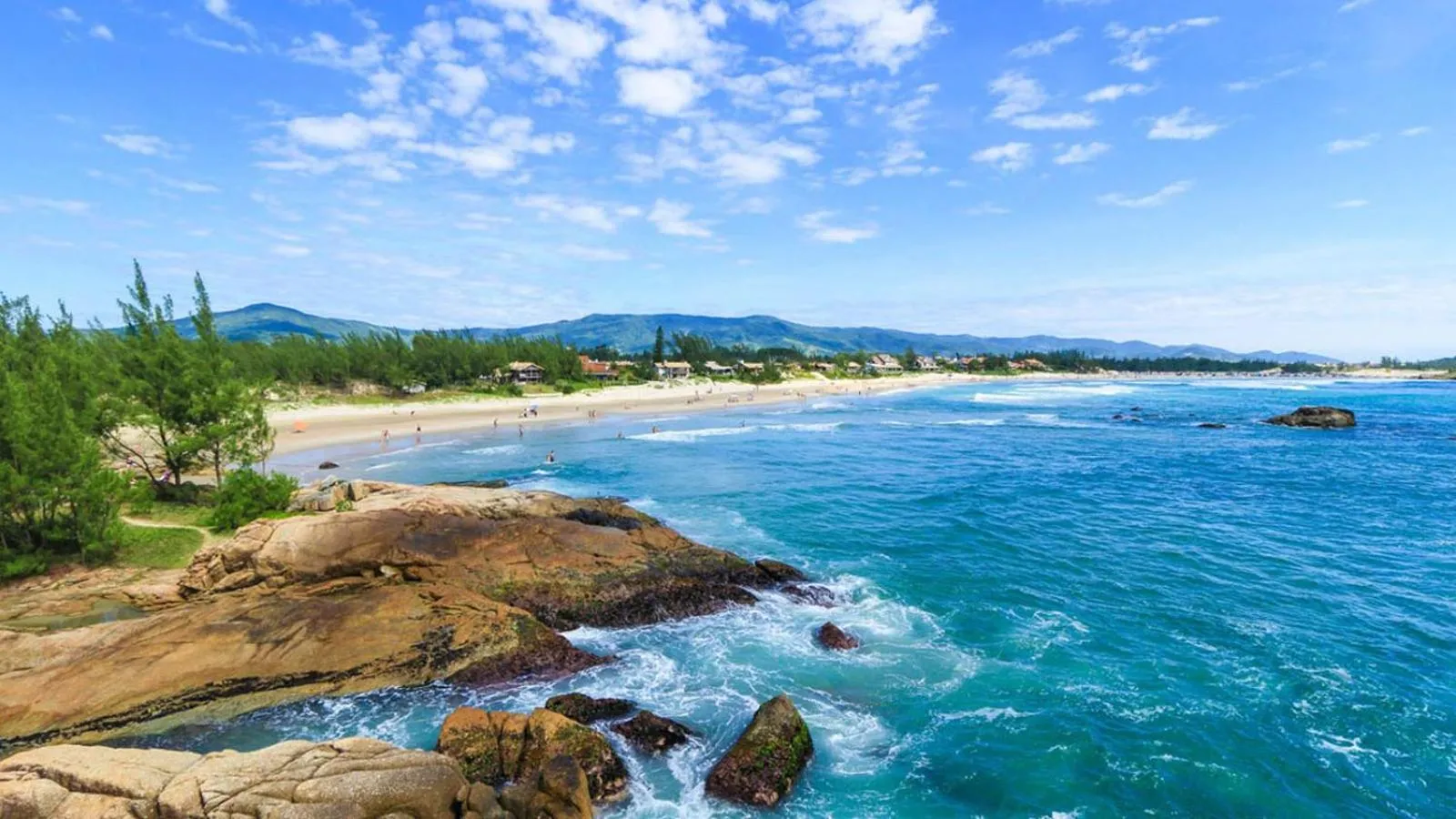 Beach in Pousada El Pátio da Ferrugem uma quadra da praia