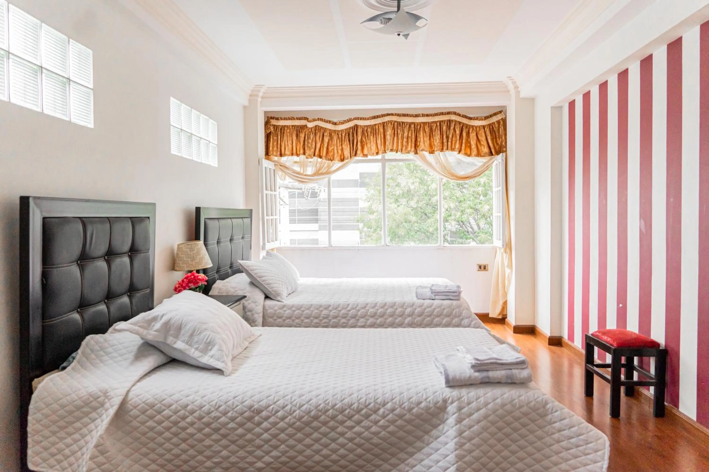 Large Twin Room in Residencial Velia & Victoria