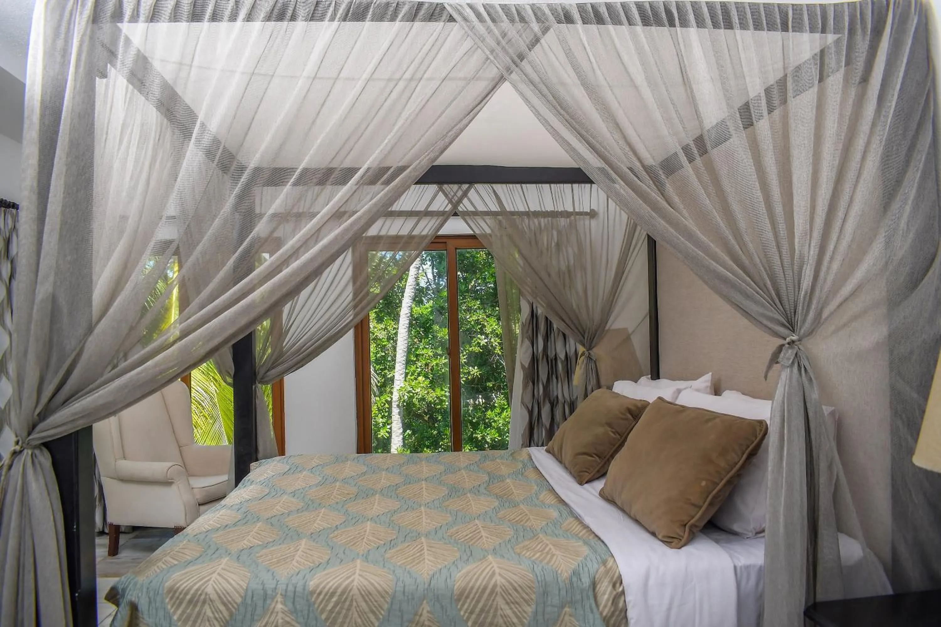 Balcony/Terrace, Bed in Cocoa Luxury Resort, Nyali, Mombasa