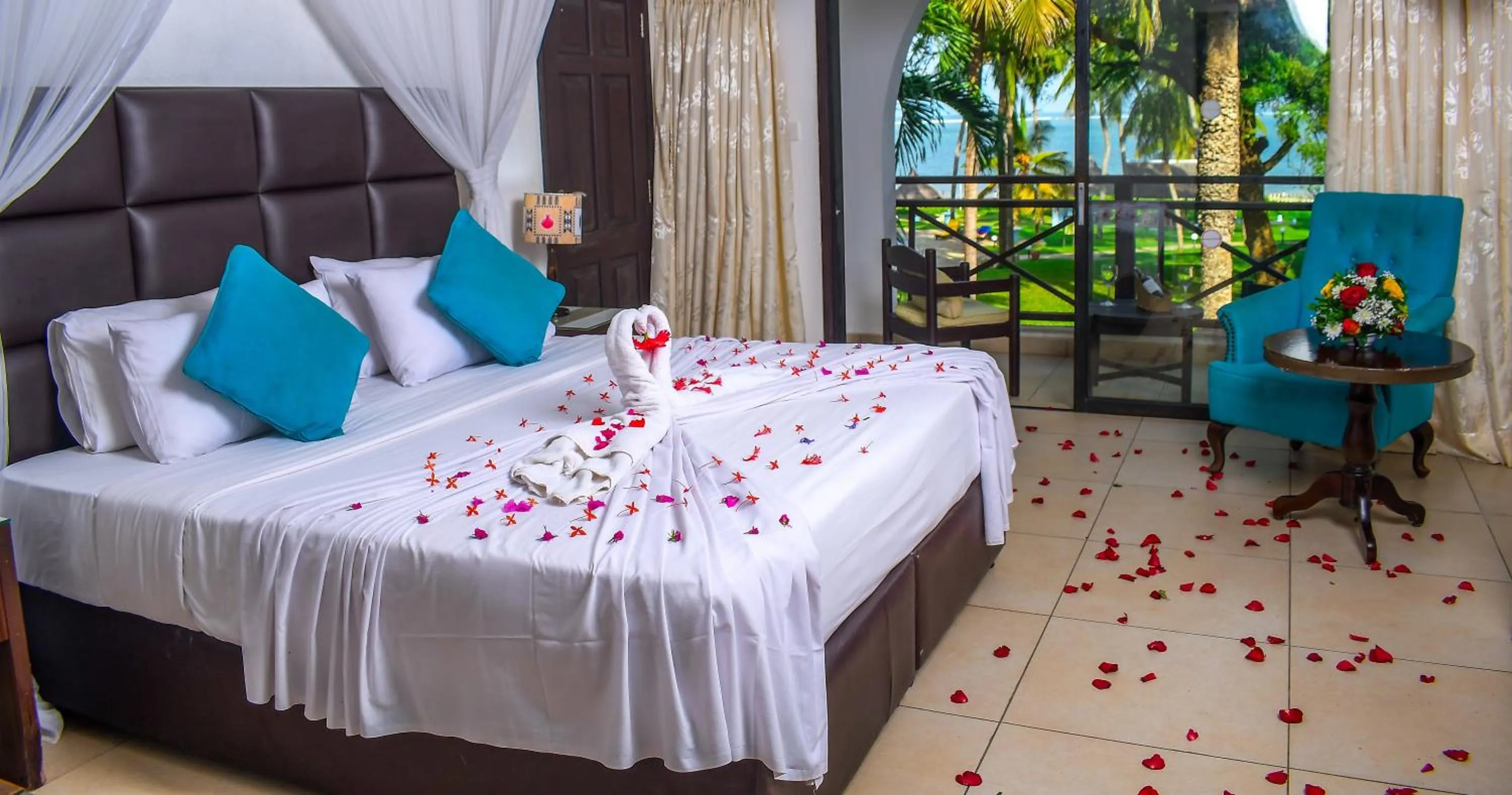 Bedroom, Bed in Cocoa Luxury Resort, Nyali, Mombasa