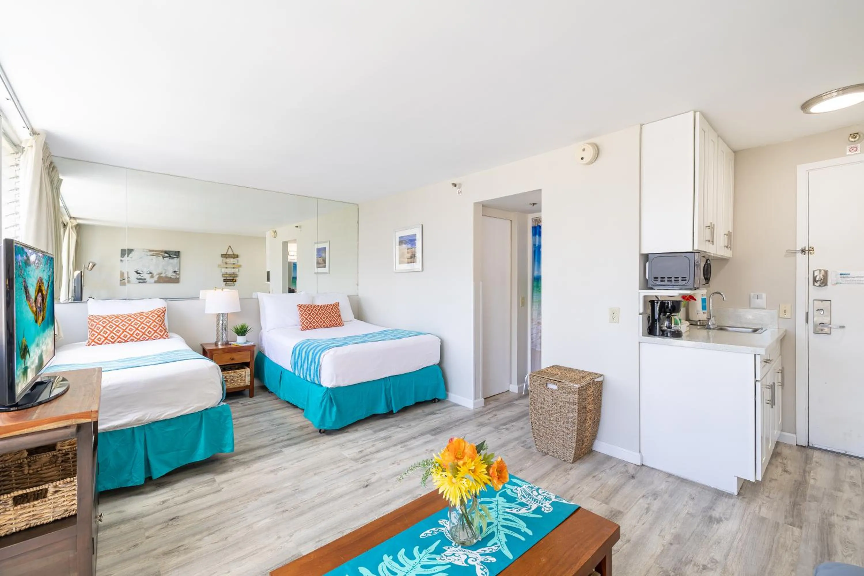 Photo of the whole room, Bed in Cozy Waikiki Studio at Aqua Aloha Surf