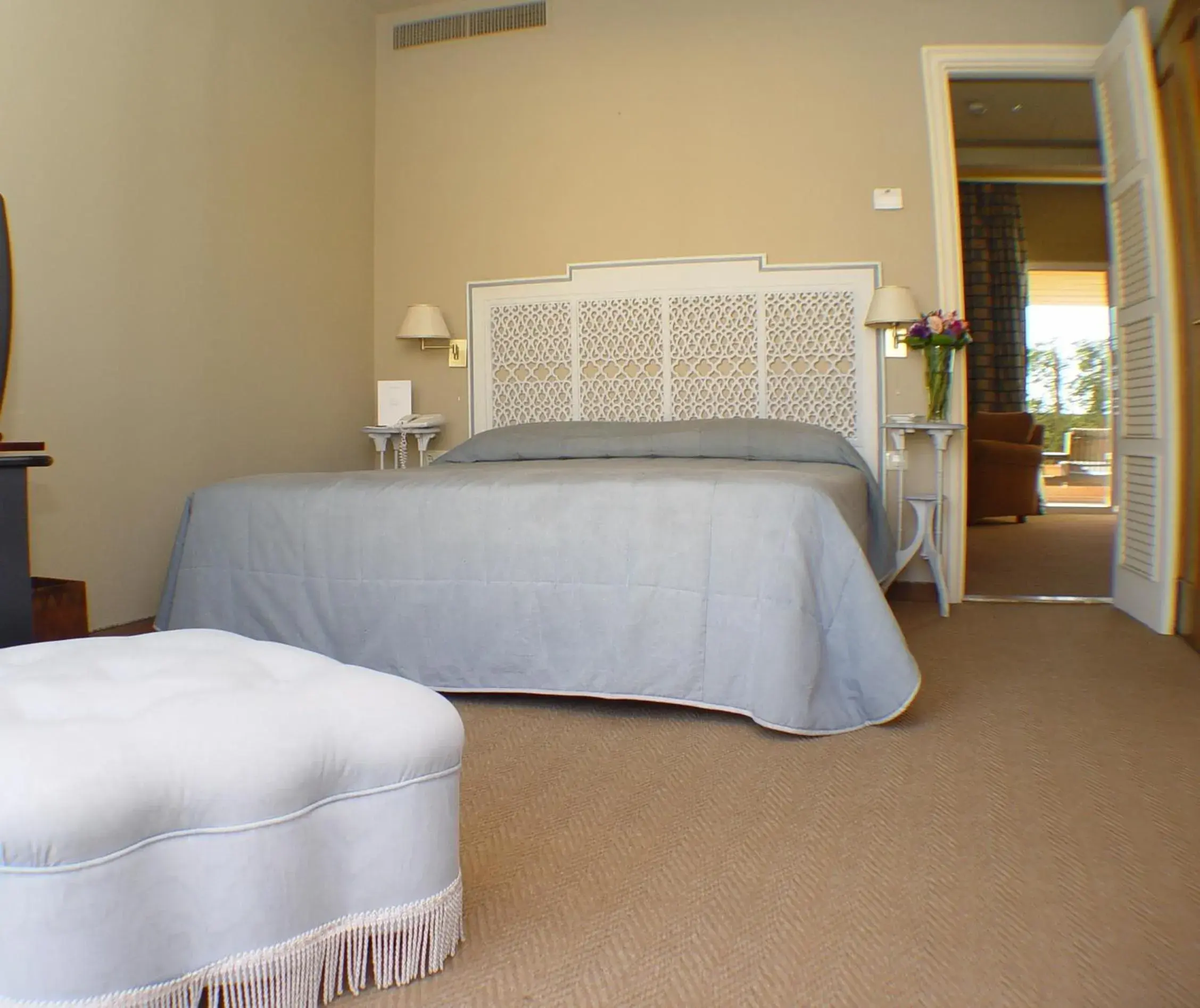 Bedroom, Bed in Warwick Palm Beach Hotel Bedroom, Bed in Warwick Palm Beach Hotel