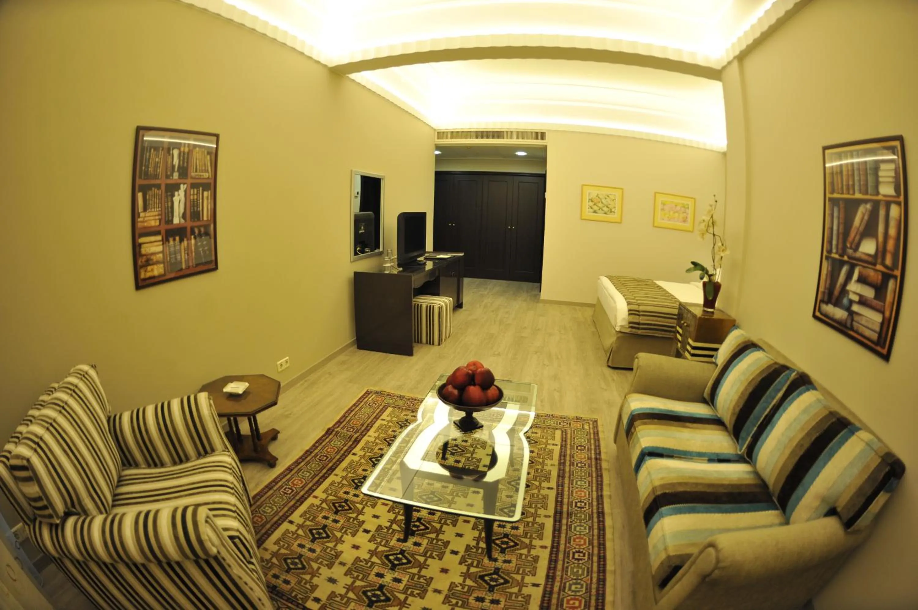 Living room in Warwick Palm Beach Hotel