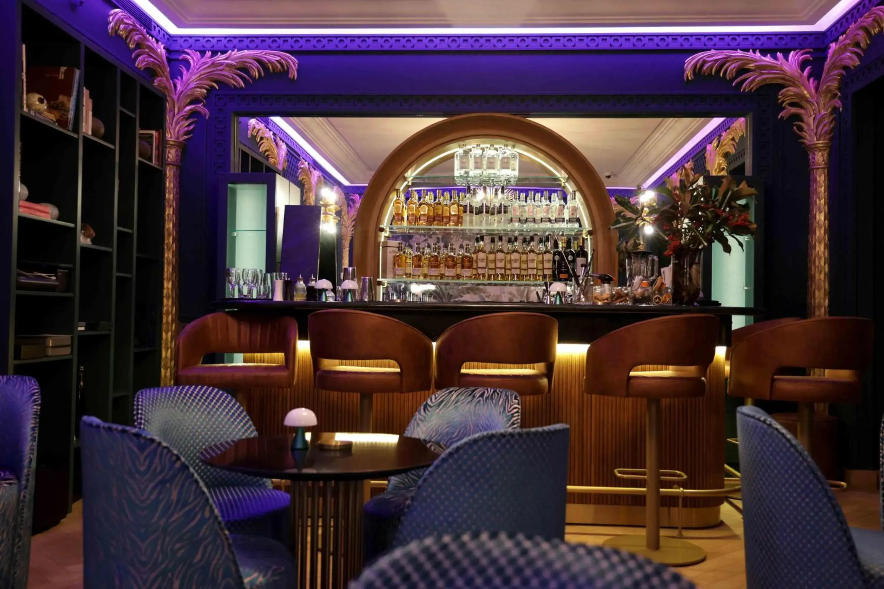 Lounge or bar in Warwick Palm Beach Hotel Lounge or bar in Warwick Palm Beach Hotel