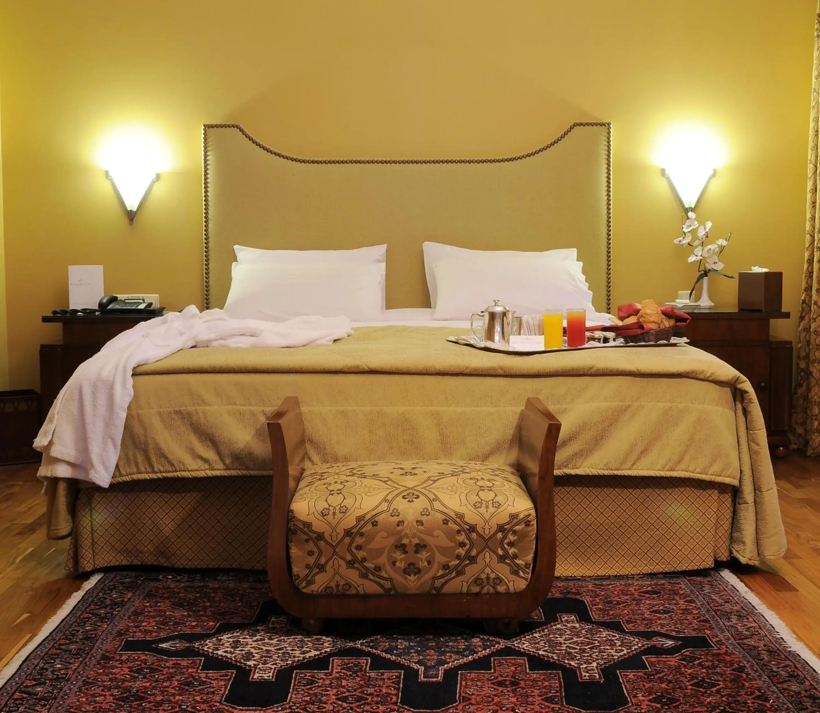 Bedroom, Bed in Warwick Palm Beach Hotel Bedroom, Bed in Warwick Palm Beach Hotel