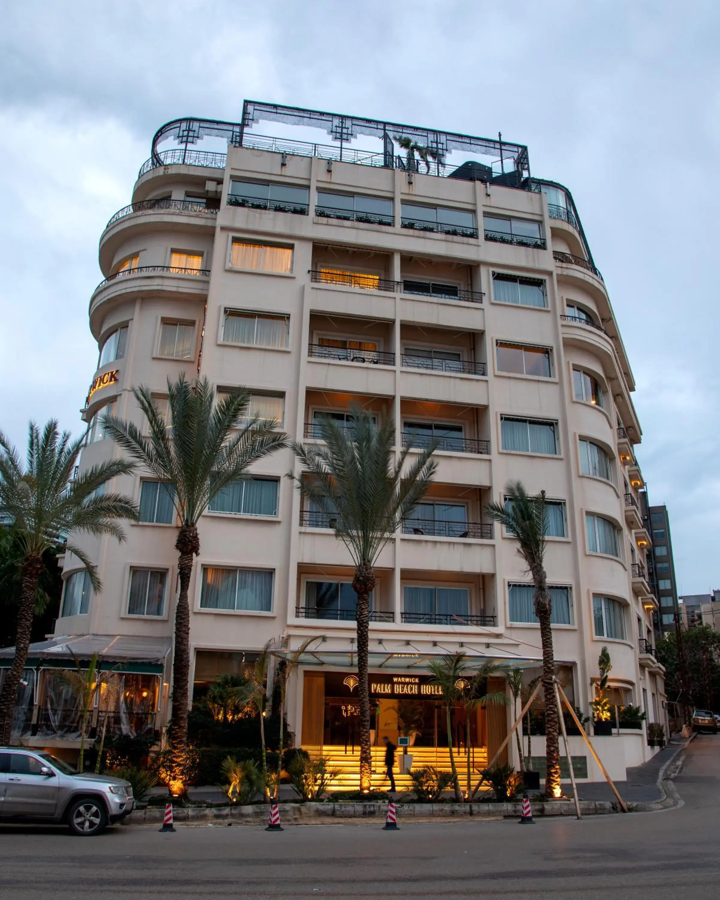 Property building in Warwick Palm Beach Hotel Property building in Warwick Palm Beach Hotel