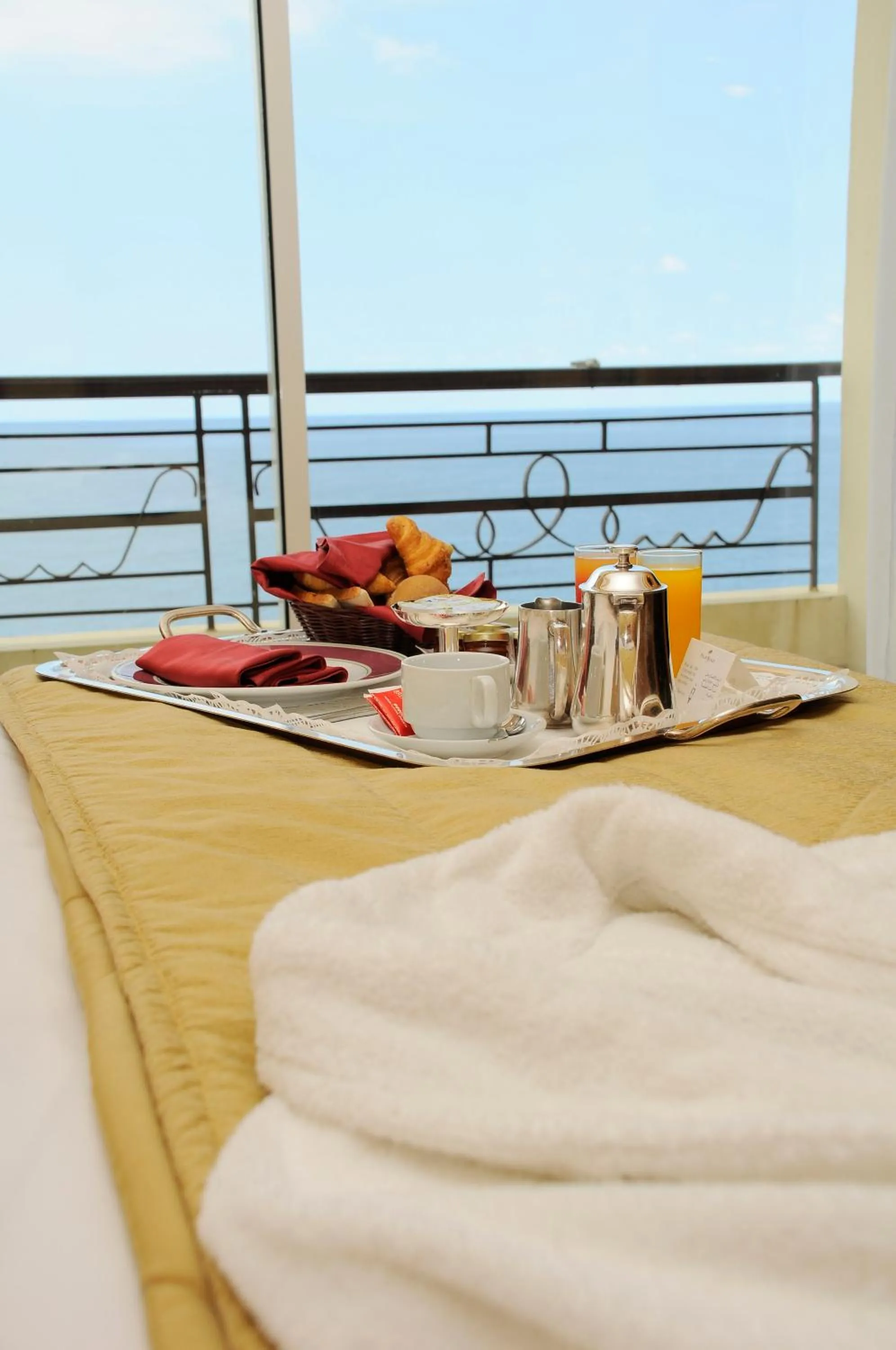 Beach in Warwick Palm Beach Hotel