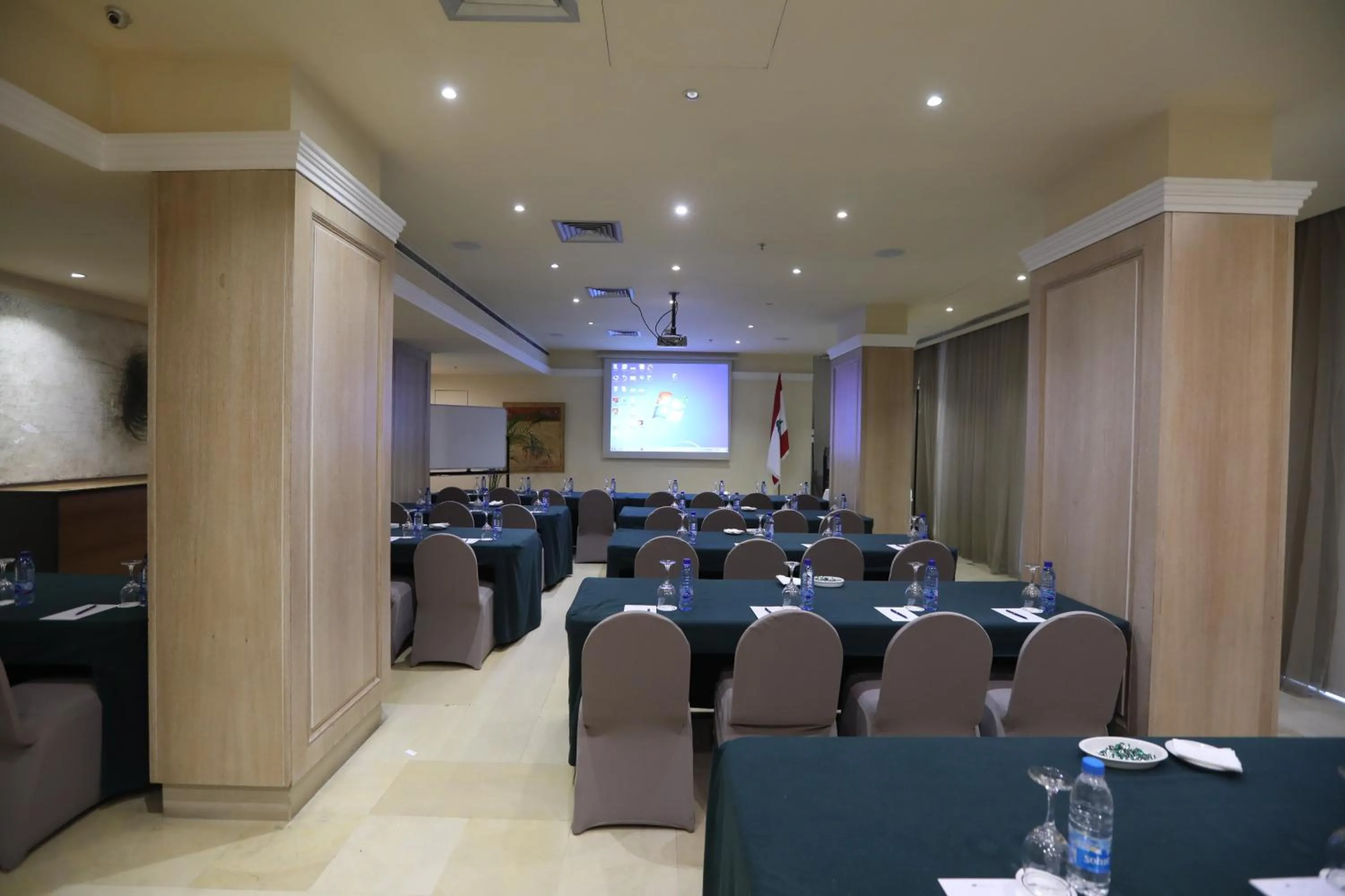 Meeting/conference room in Warwick Palm Beach Hotel