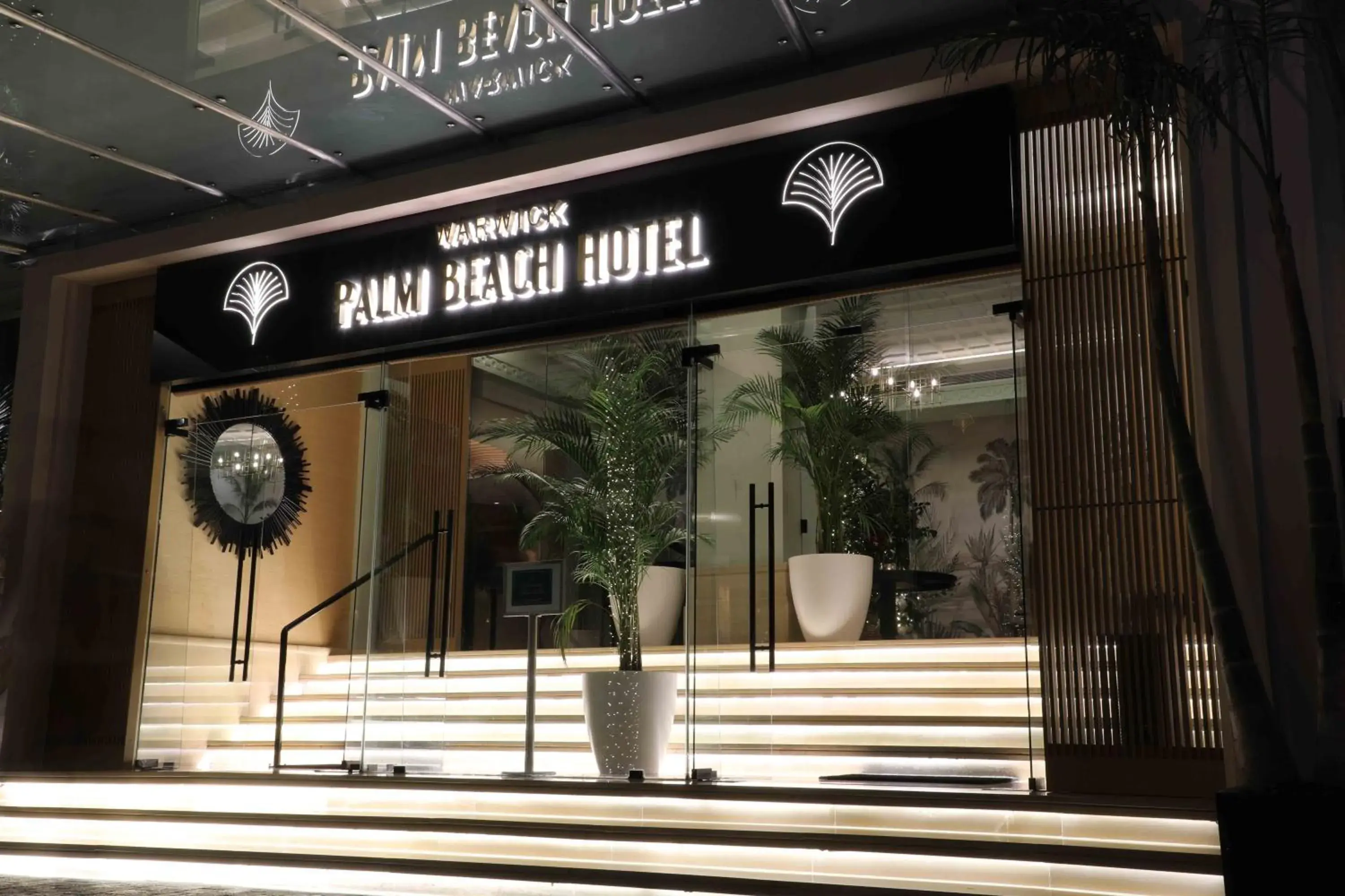 Facade/entrance in Warwick Palm Beach Hotel Facade/entrance in Warwick Palm Beach Hotel