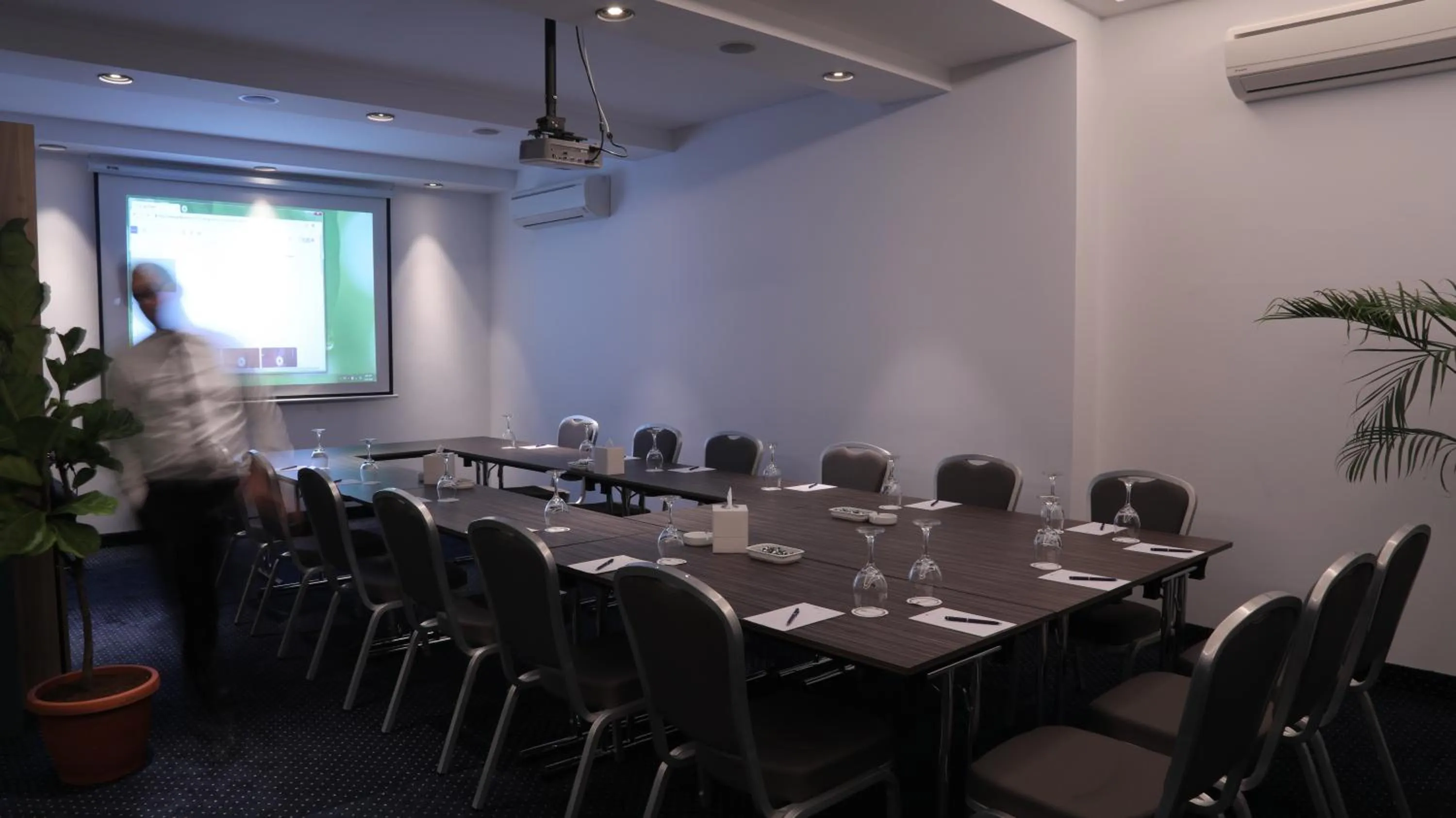 Meeting/conference room in Warwick Palm Beach Hotel