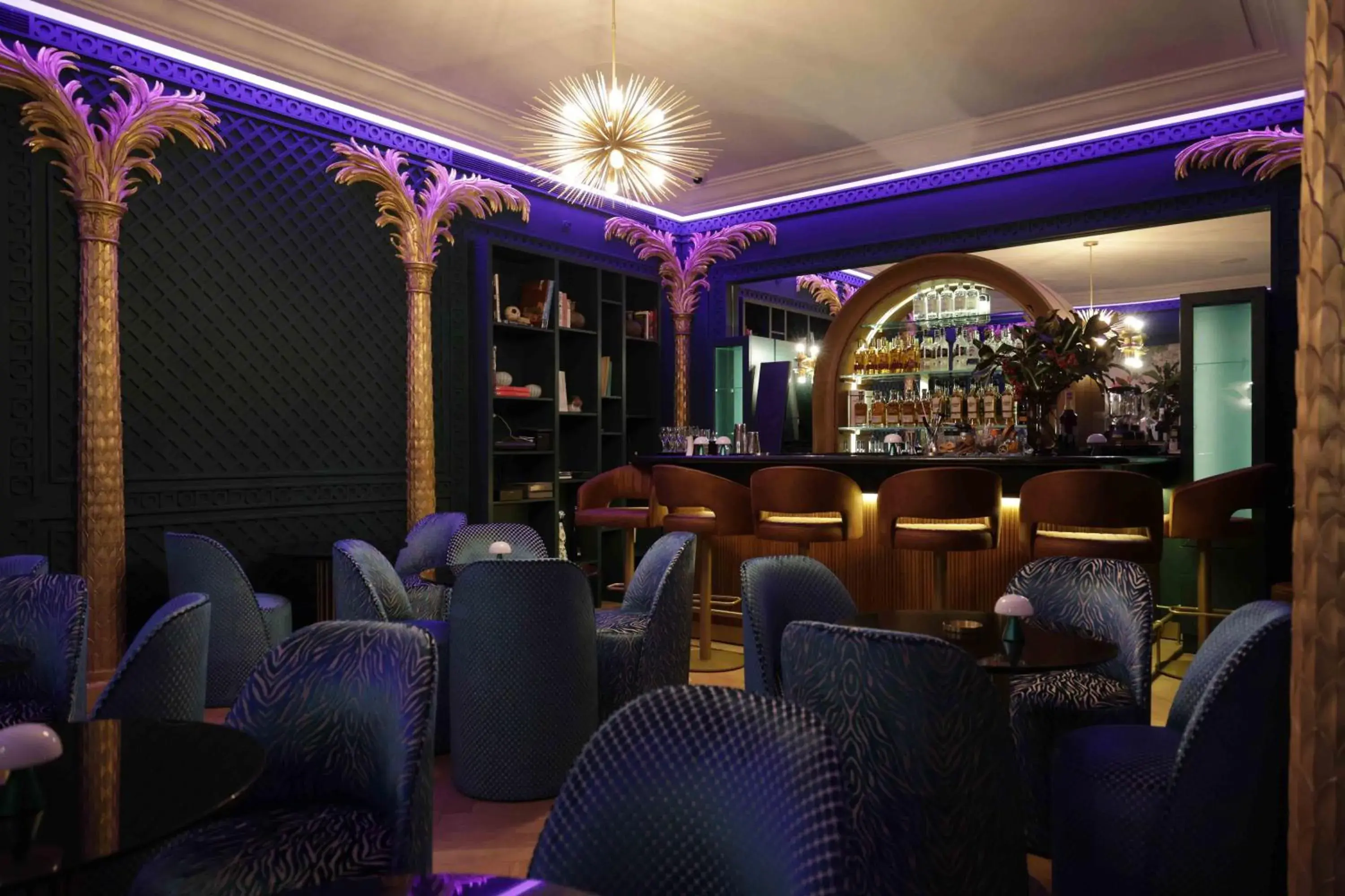 Lounge or bar in Warwick Palm Beach Hotel Lounge or bar in Warwick Palm Beach Hotel