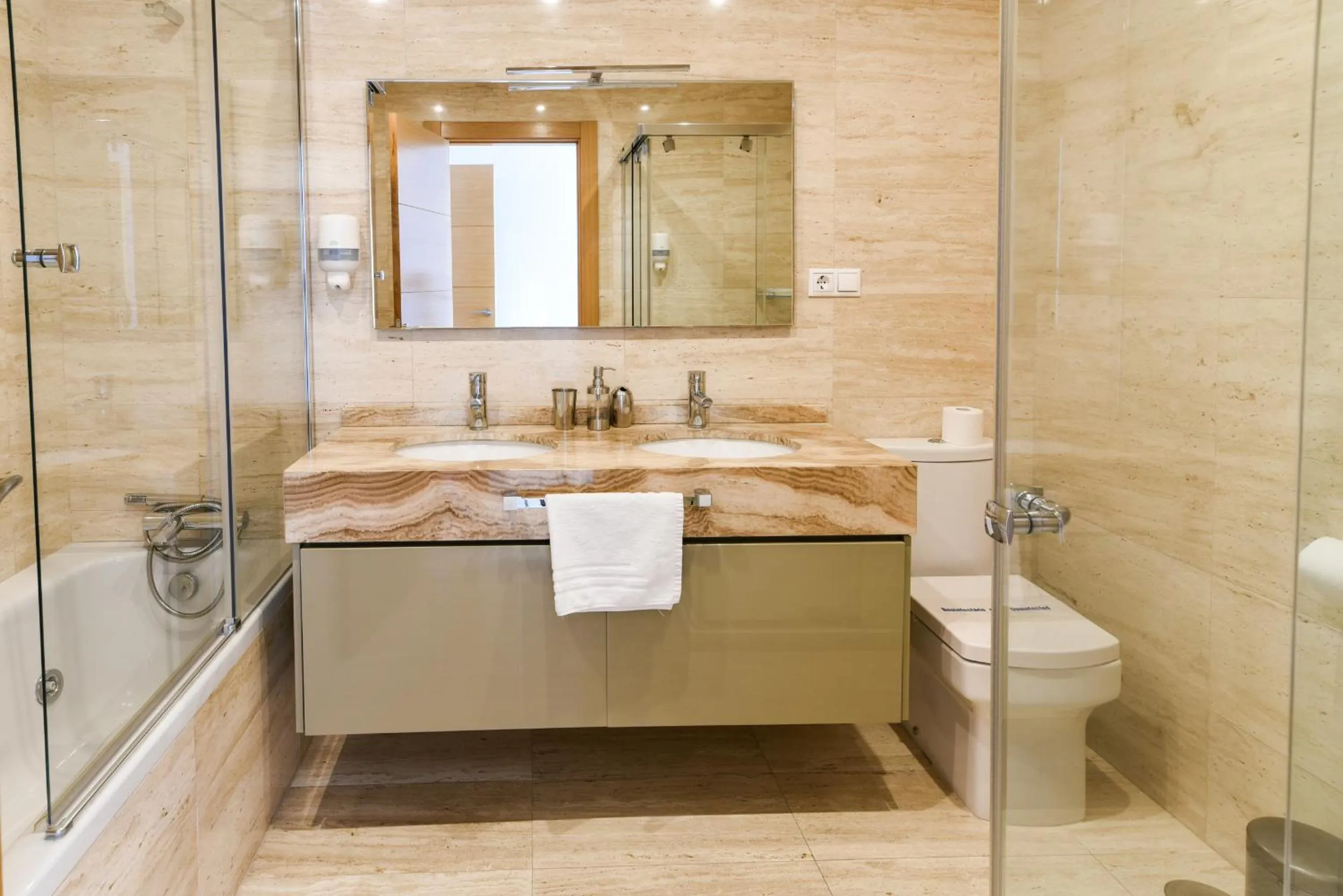 Bathroom in Vegasol Playa AT