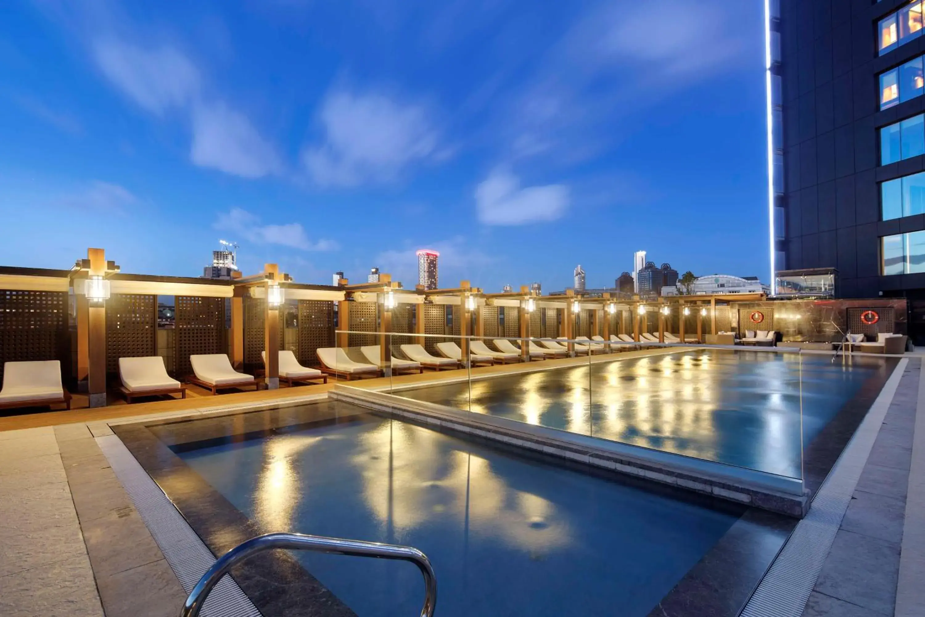 Pool view in Hilton Istanbul Bomonti Pool view in Hilton Istanbul Bomonti