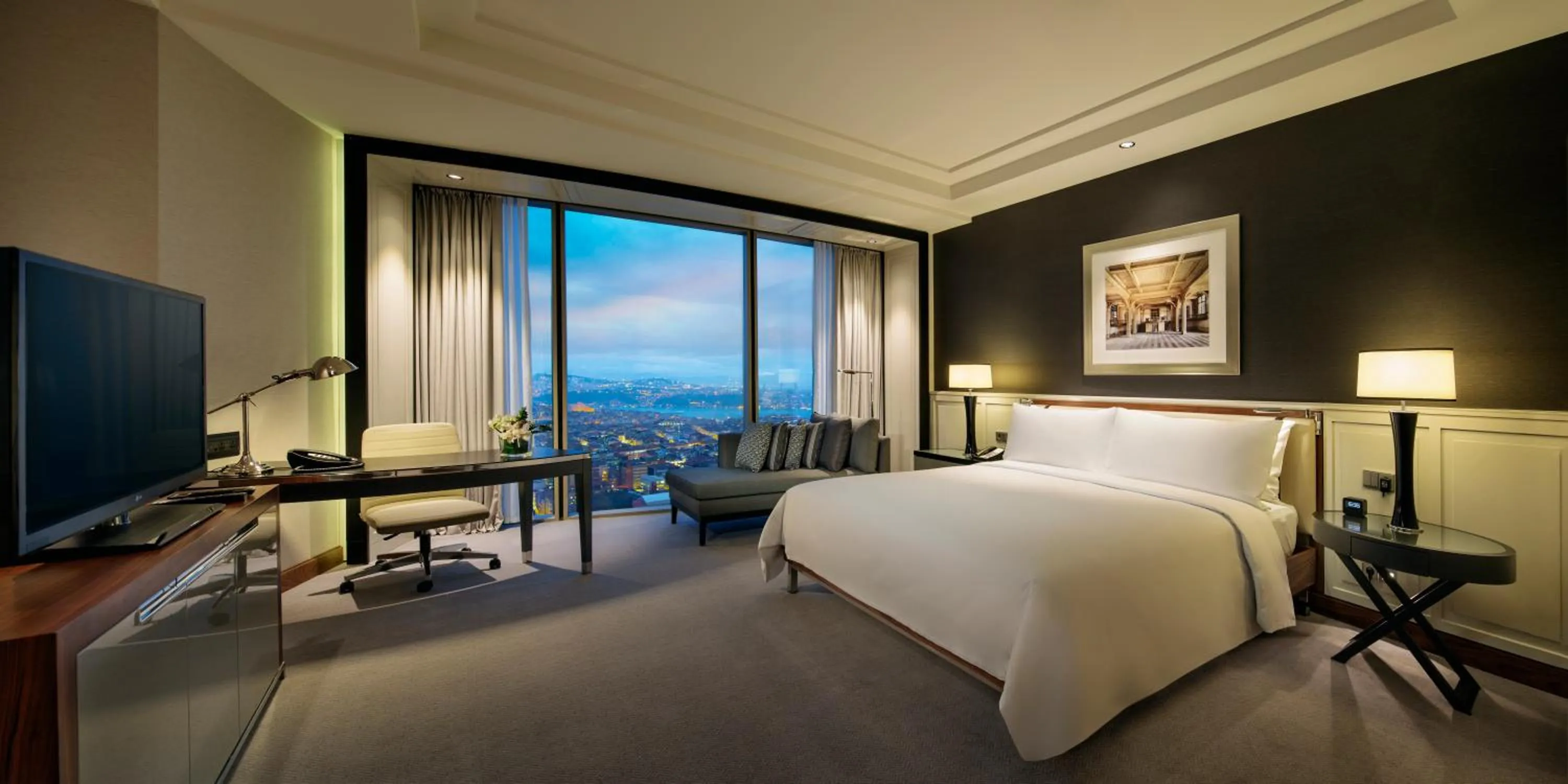 TV and multimedia, Bed in Hilton Istanbul Bomonti