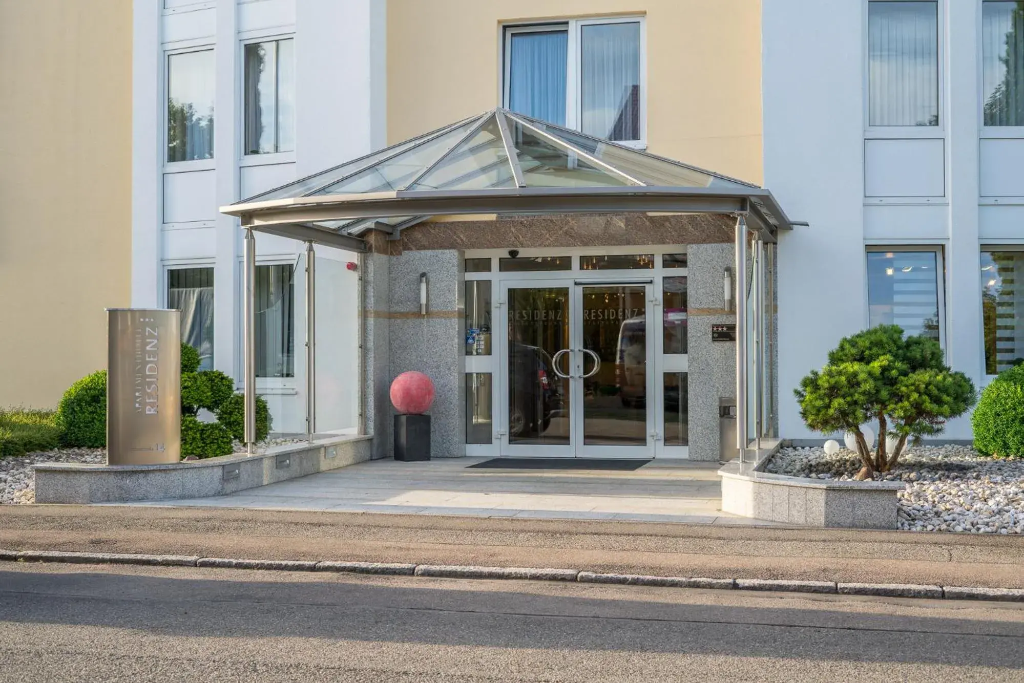 Facade/entrance in Residenzhotel Stuttgart Airport, Sure Hotel Collection by Best Western Facade/entrance in Residenzhotel Stuttgart Airport, Sure Hotel Collection by Best Western