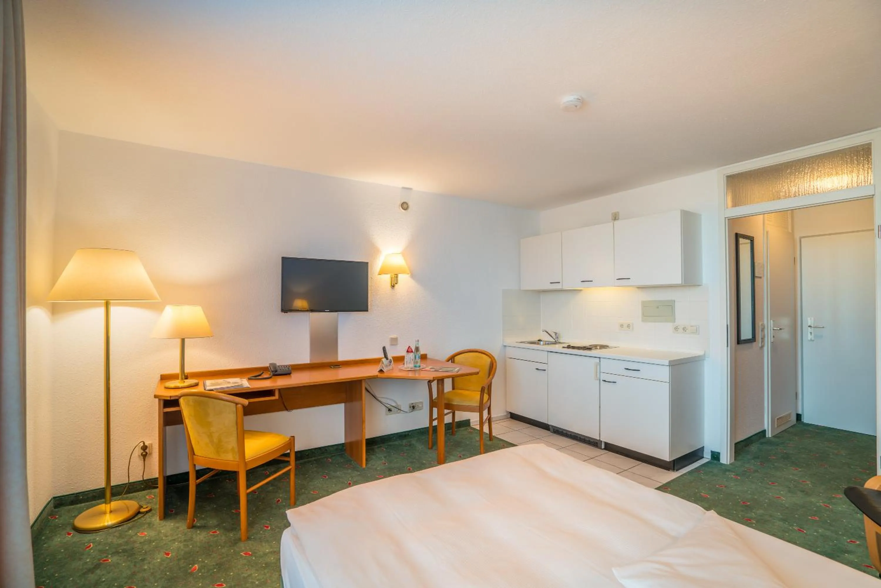 Photo of the whole room, Bed in Apartmenthotel Residenz Steinenbronn