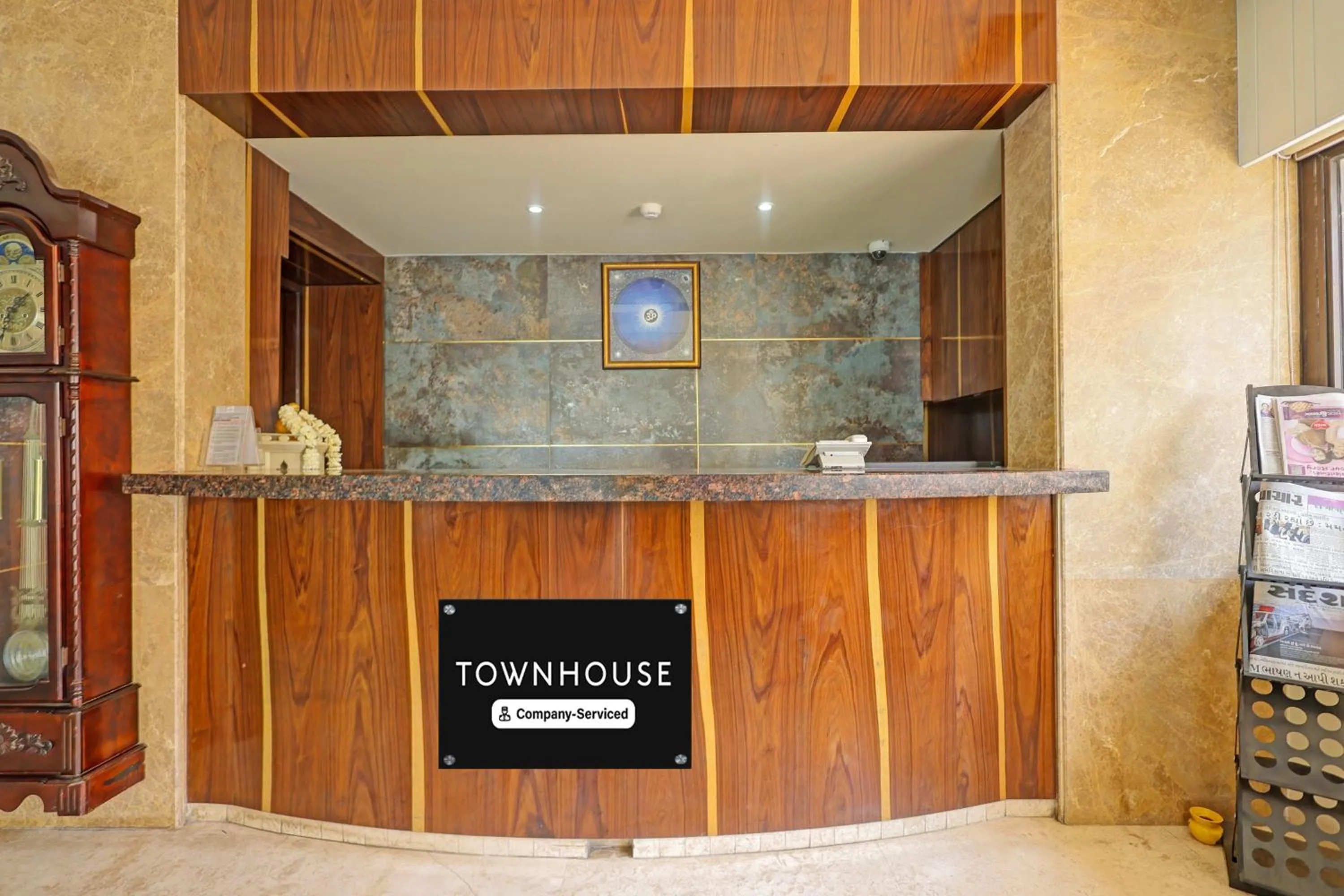 Lobby or reception in Super Townhouse Vadodara Railway Station Road Formerly Hotel Raajpath