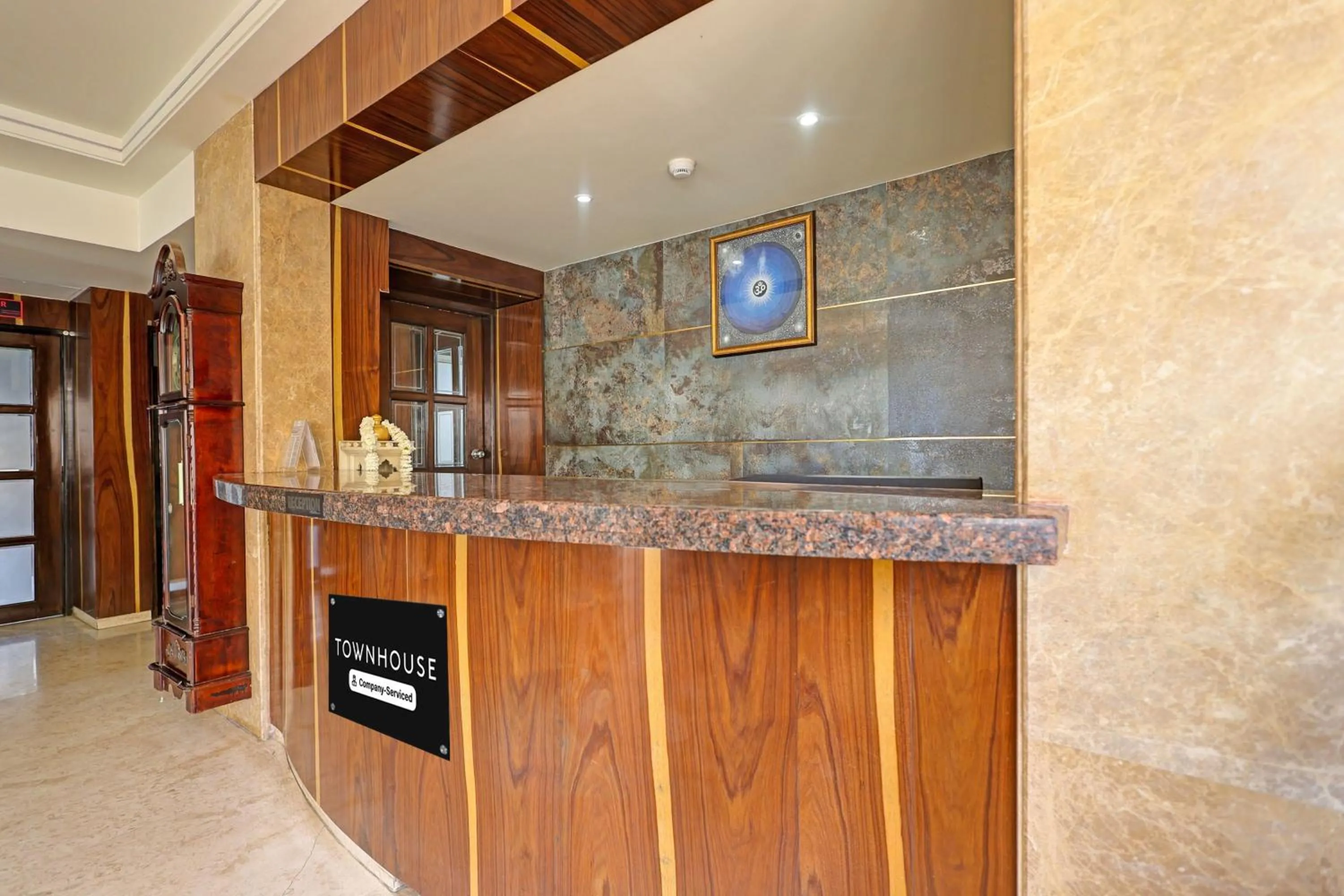 Lobby or reception in Super Townhouse Vadodara Railway Station Road Formerly Hotel Raajpath