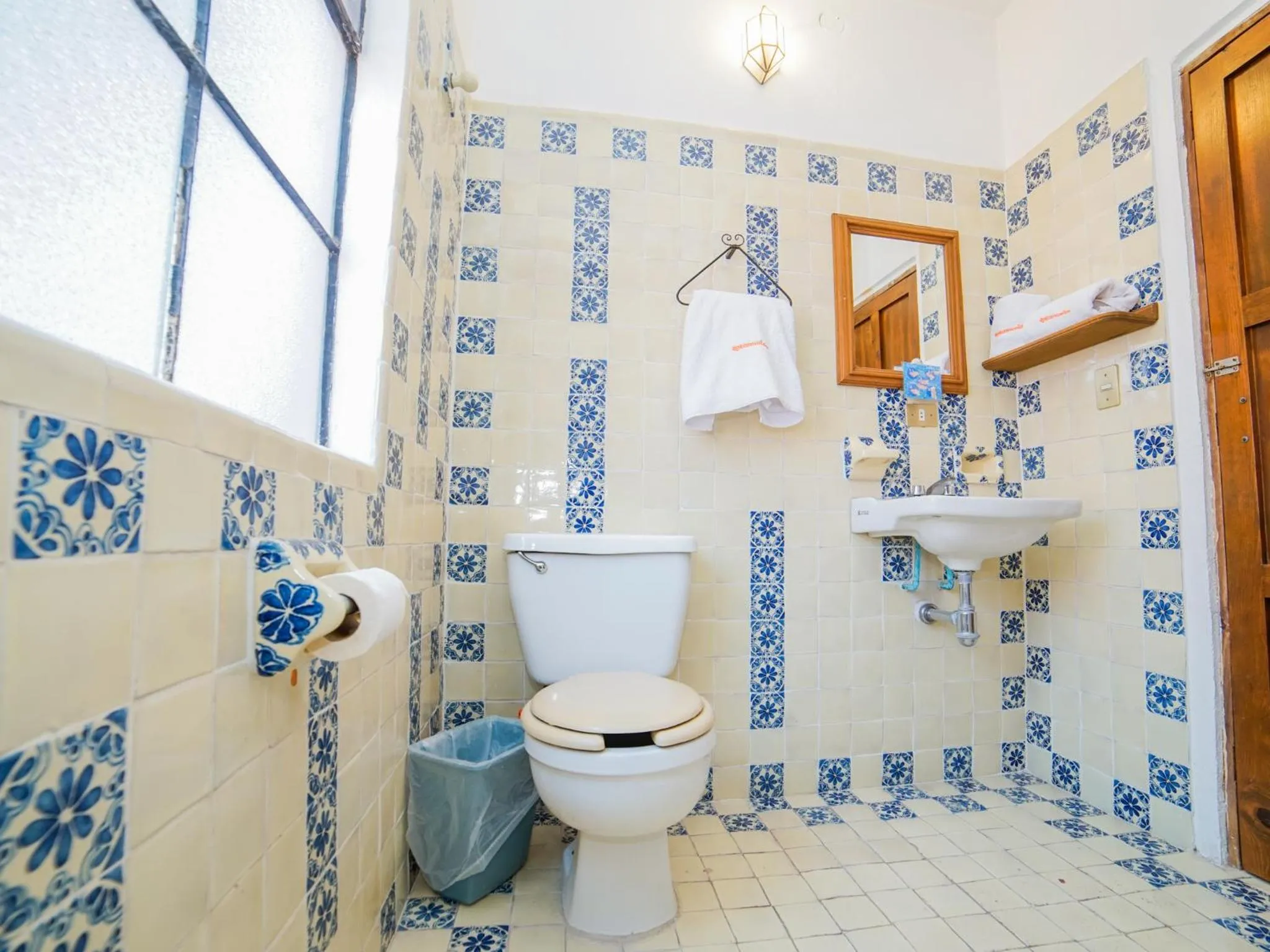 Bathroom in Hotel Mansión Virreyes by Rotamundos