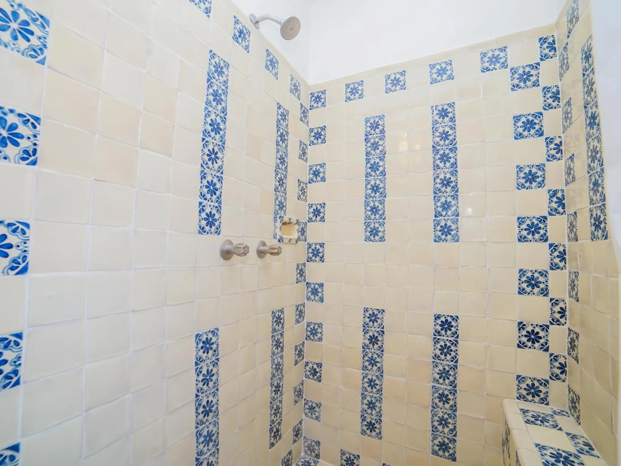 Bathroom in Hotel Mansión Virreyes by Rotamundos