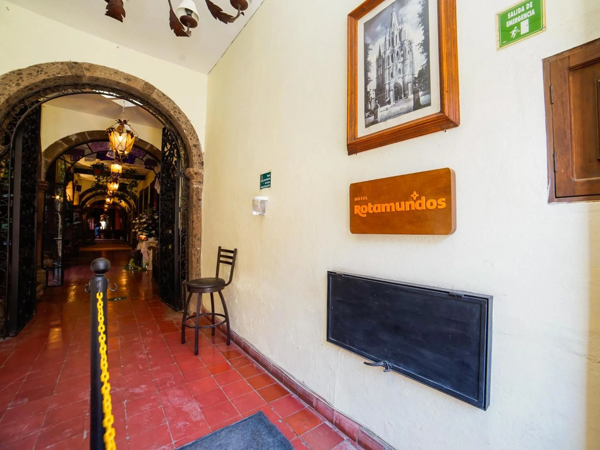 Facade/entrance in Hotel Mansión Virreyes by Rotamundos