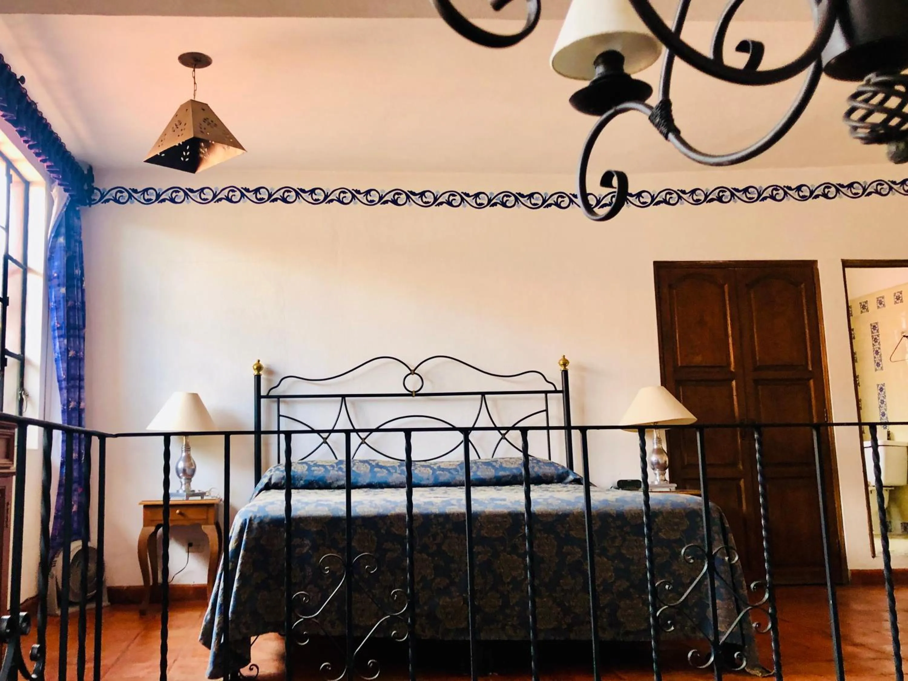 Bed in Hotel Mansión Virreyes by Rotamundos