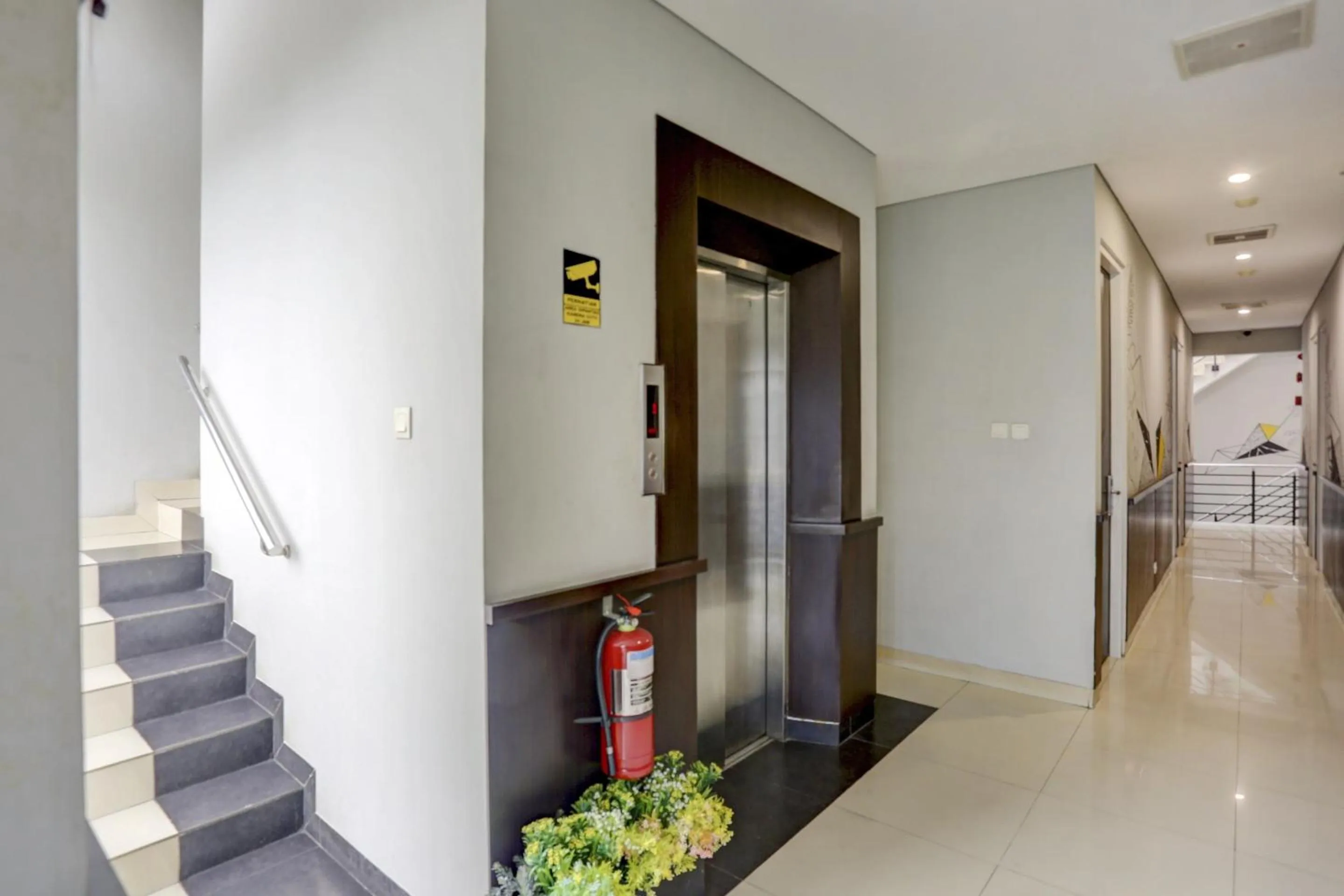 Lobby or reception in SUPER OYO Capital O 90056 Wisma Kebon Kacang 9