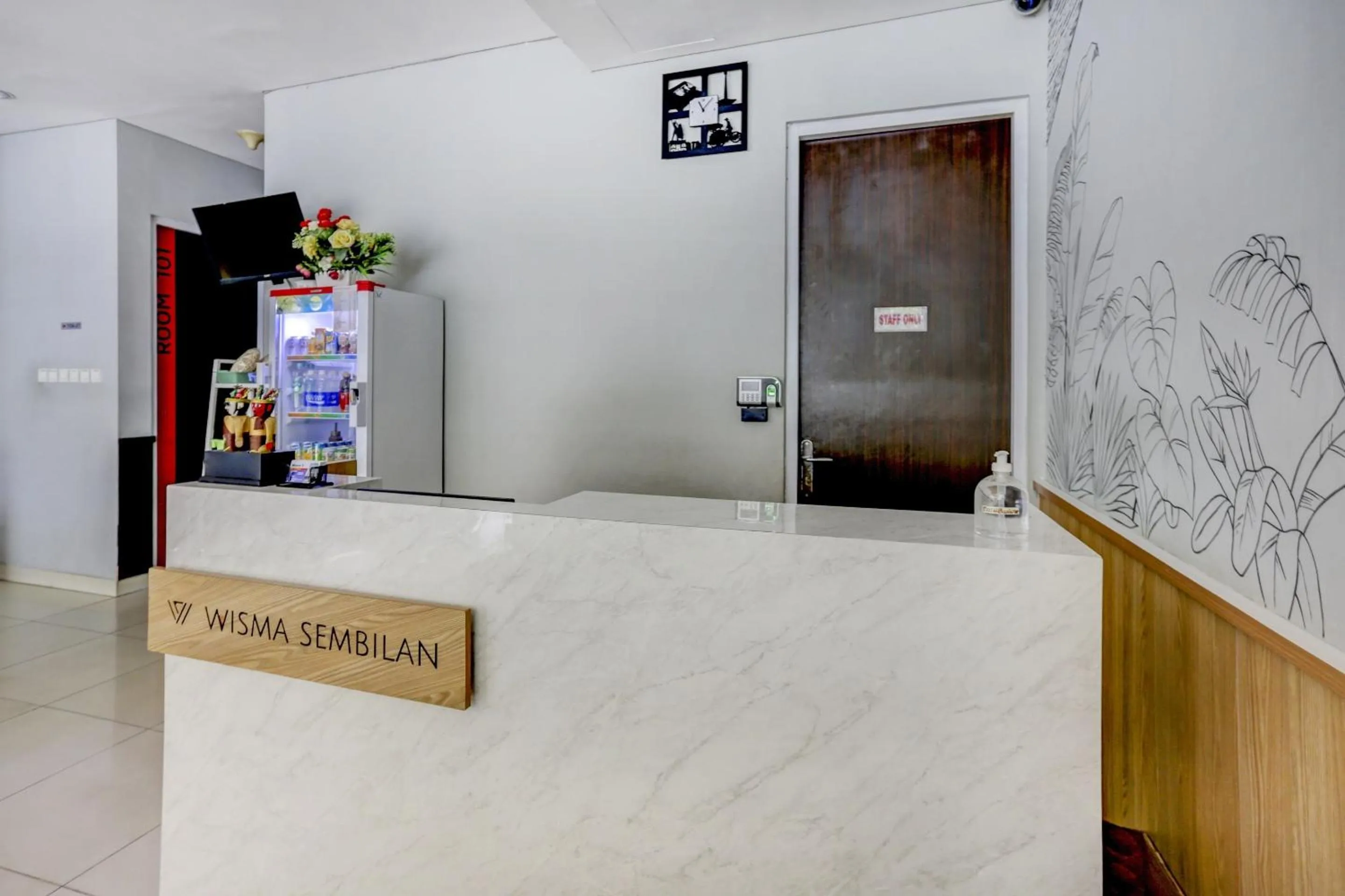 Lobby or reception in SUPER OYO Capital O 90056 Wisma Kebon Kacang 9