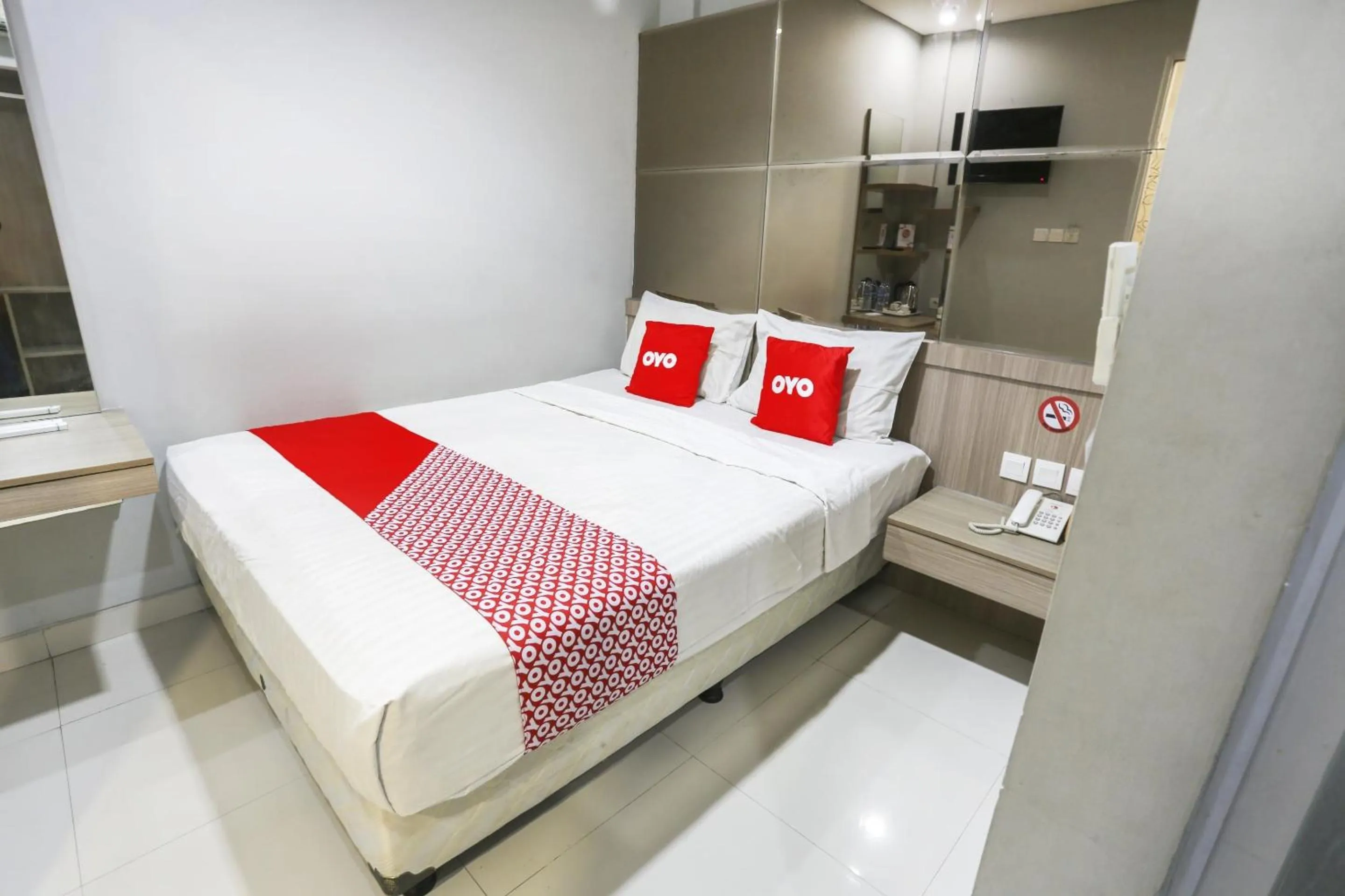 Bedroom in SUPER OYO Capital O 90056 Wisma Kebon Kacang 9