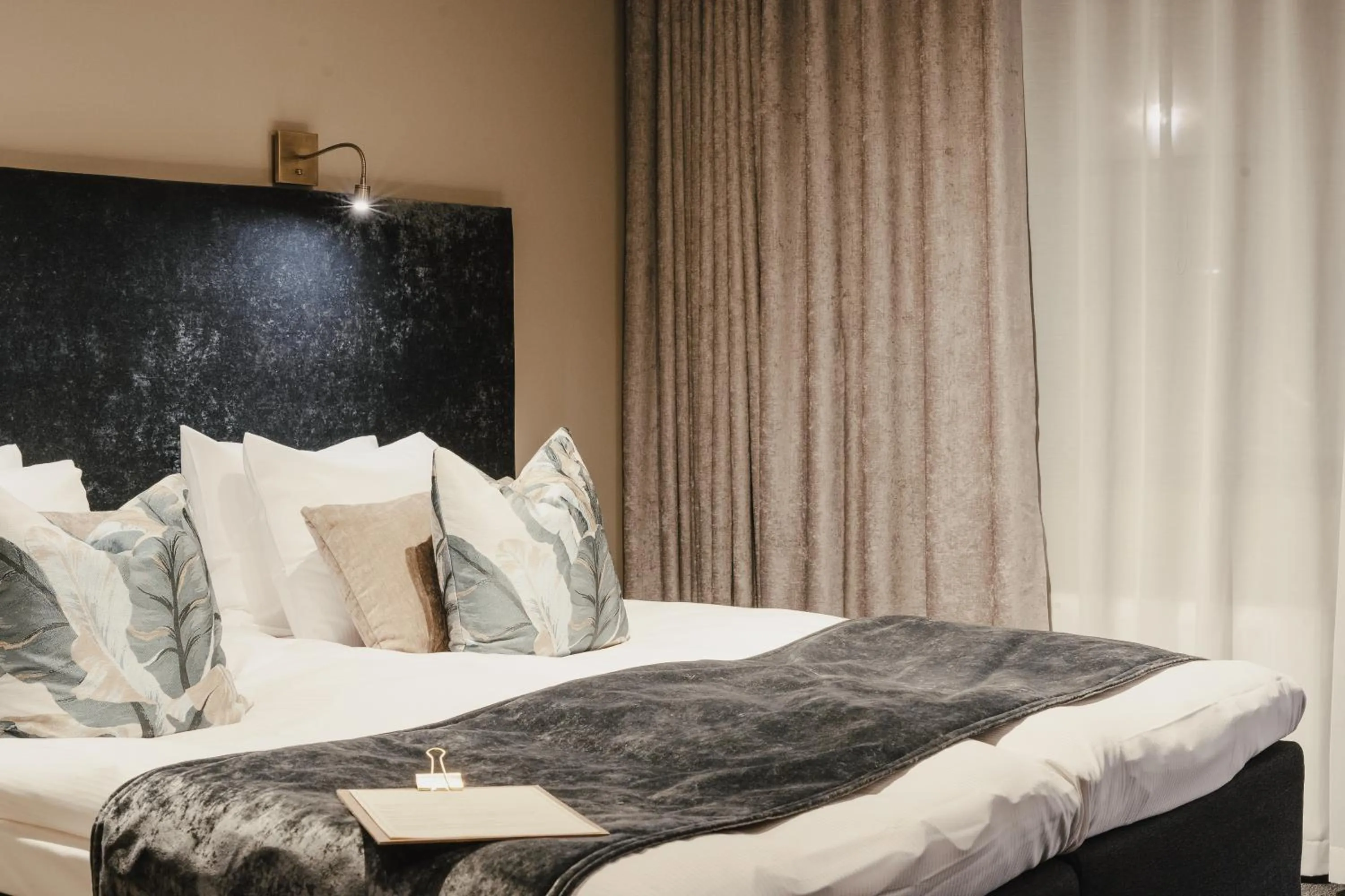 Bed in Hotell Viktors