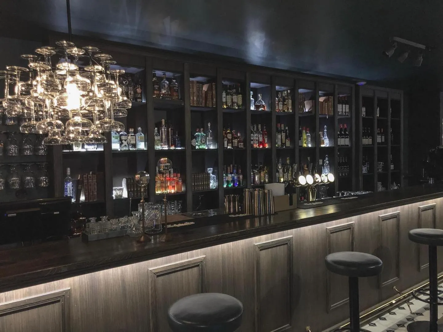 Restaurant/places to eat in Hotell Viktors