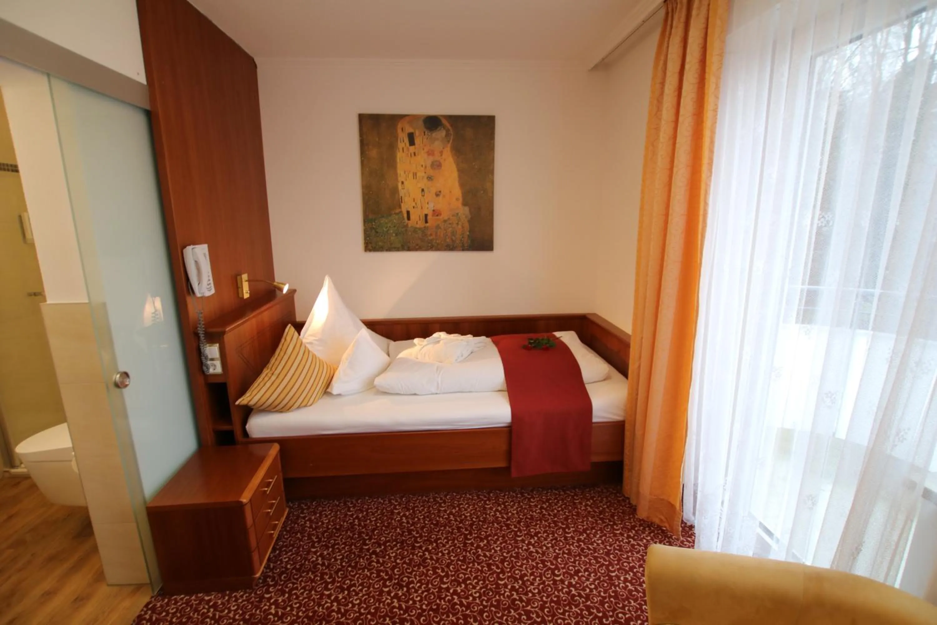 Photo of the whole room, Bed in ANGERHOF Kur- und Thermenhotel