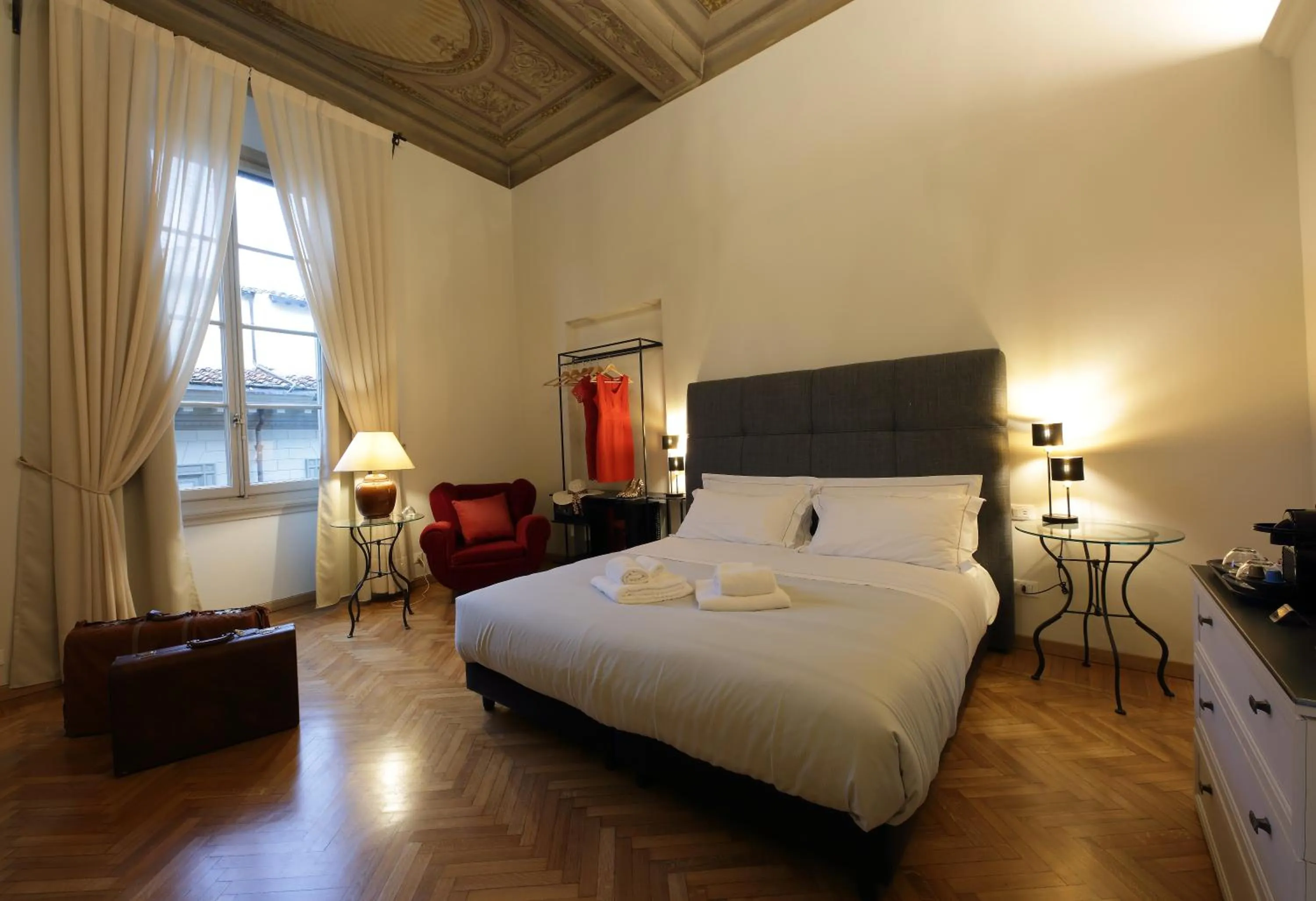 Photo of the whole room, Bed in Corsini Tintori