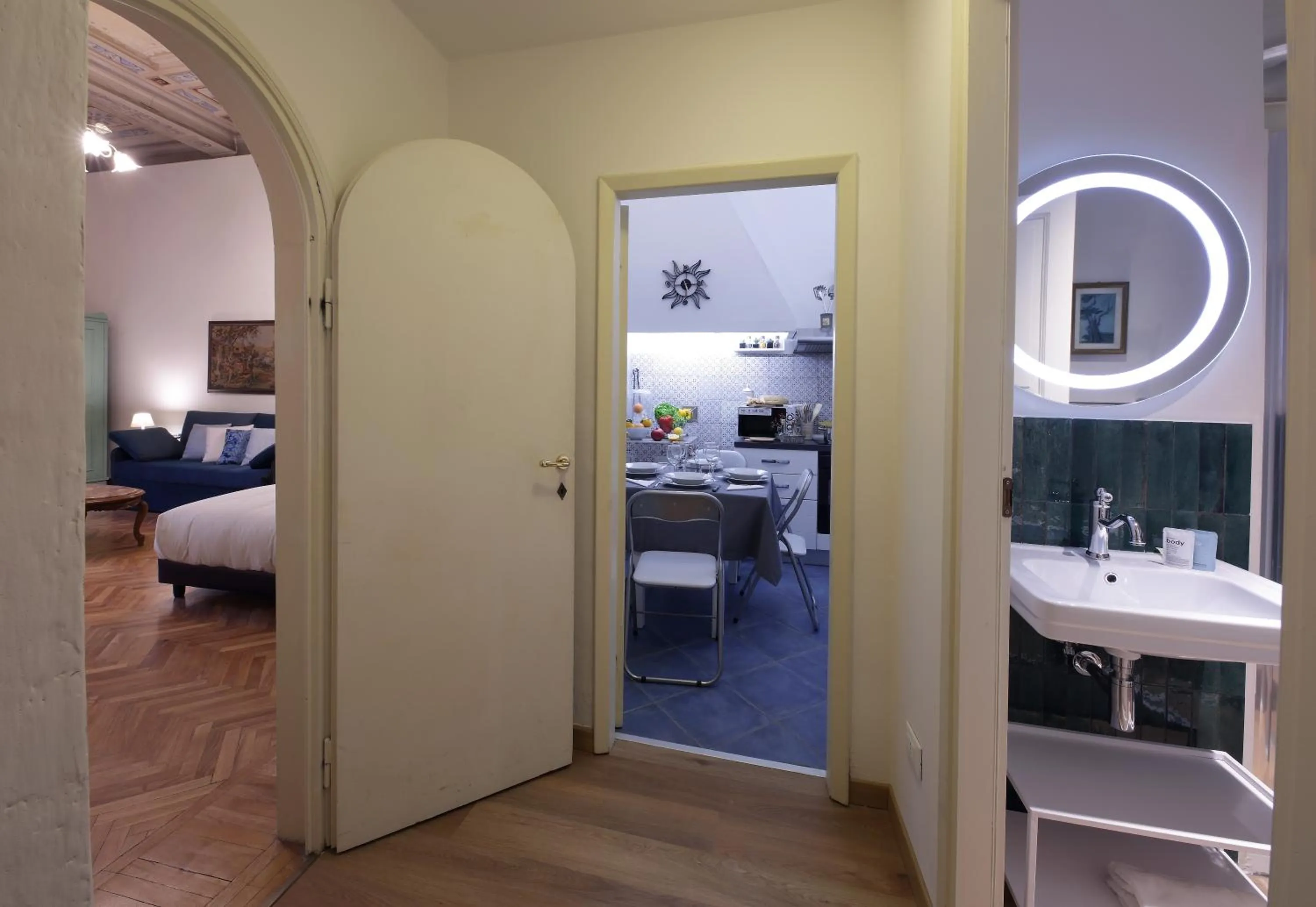 Kitchen or kitchenette, Bed in Corsini Tintori