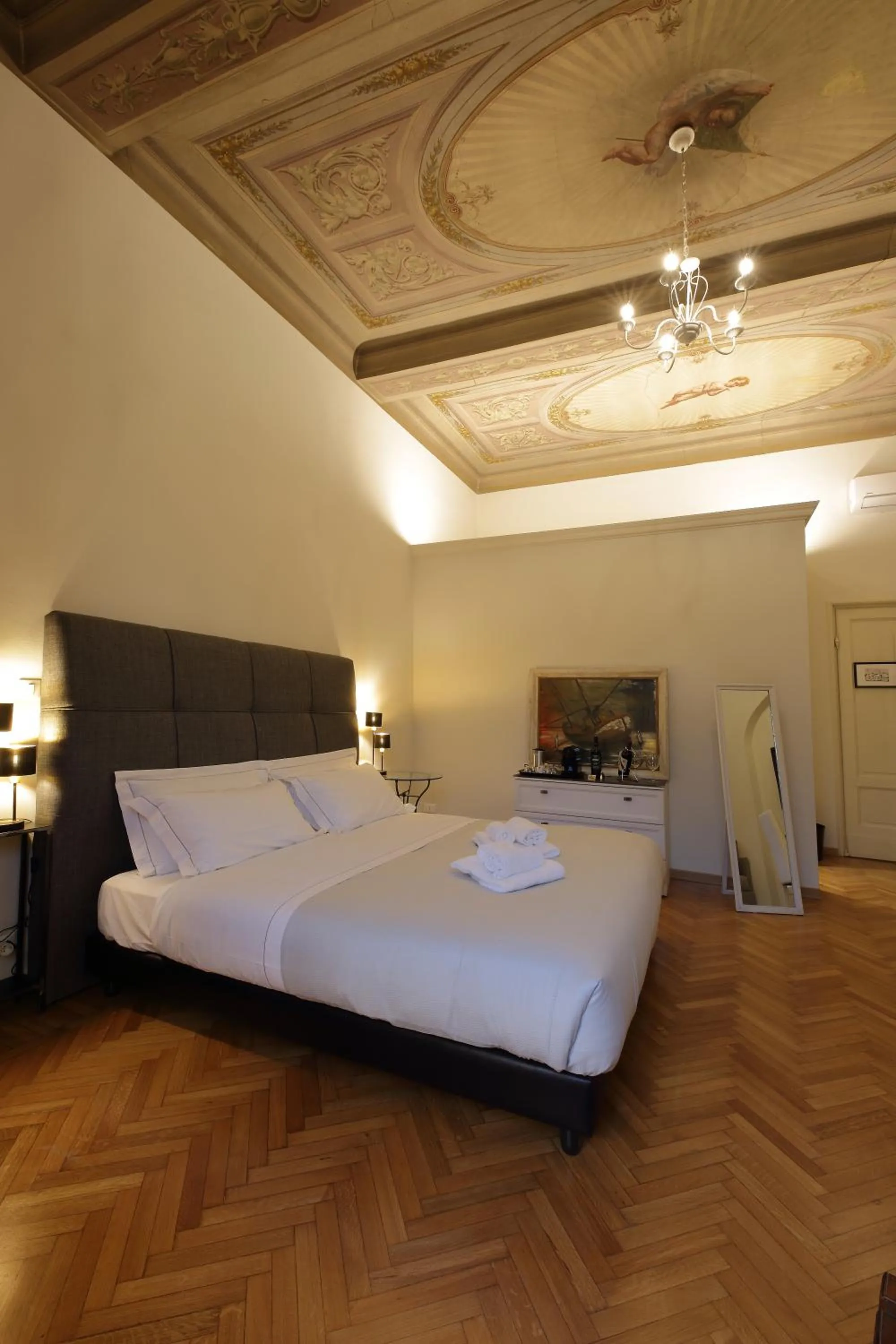 Photo of the whole room, Bed in Corsini Tintori