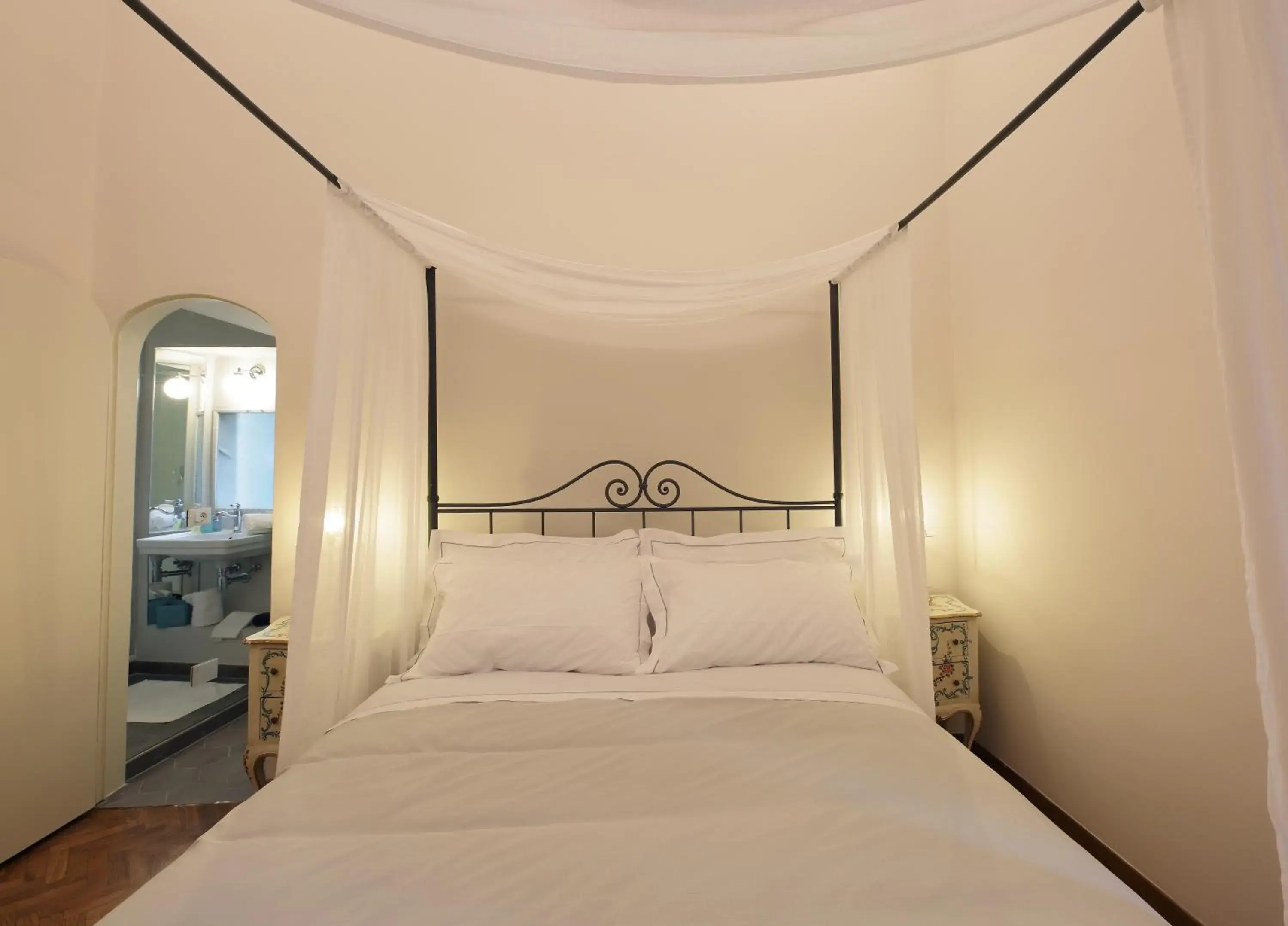 Bed in Corsini Tintori Bed in Corsini Tintori