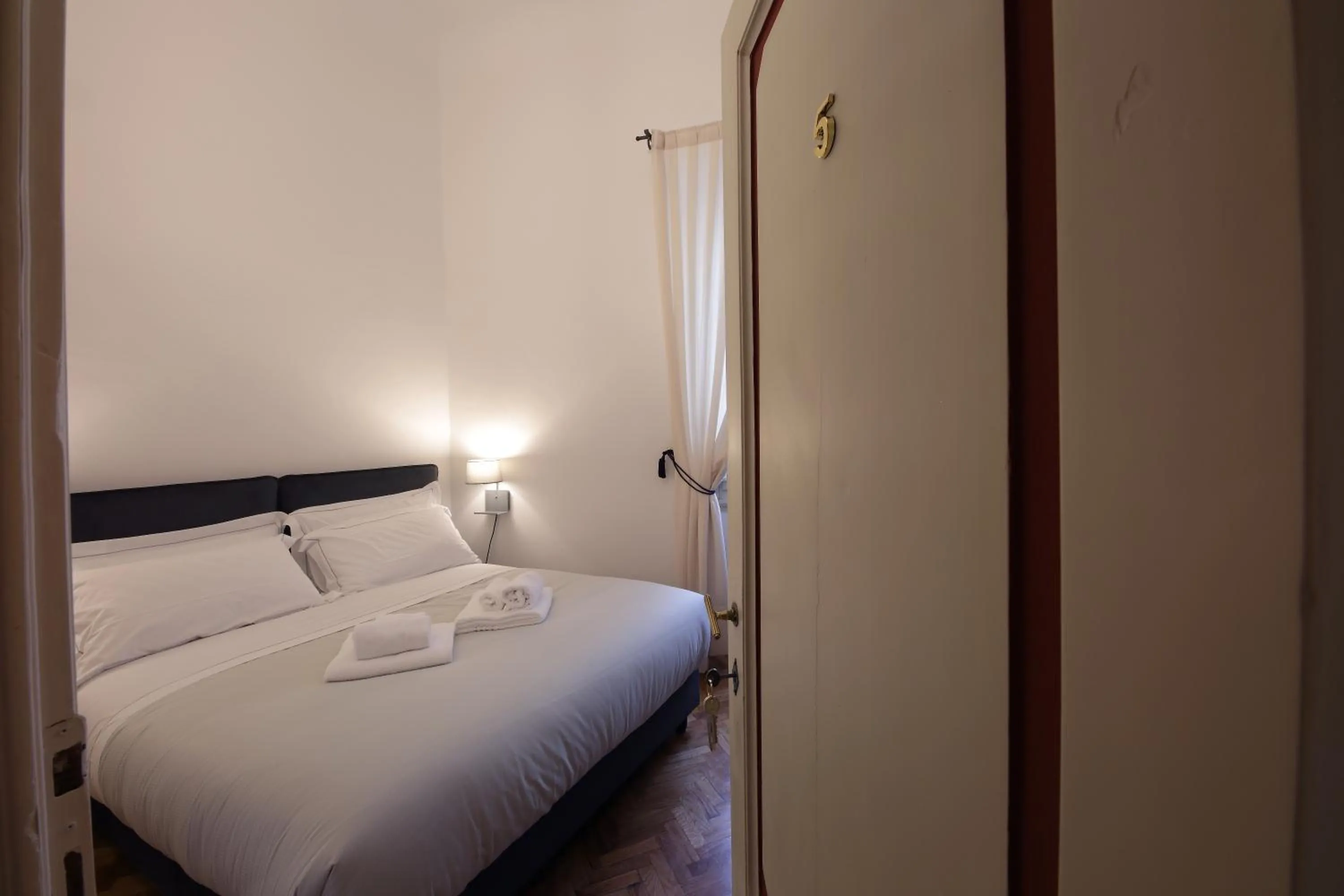 Bed in Corsini Tintori