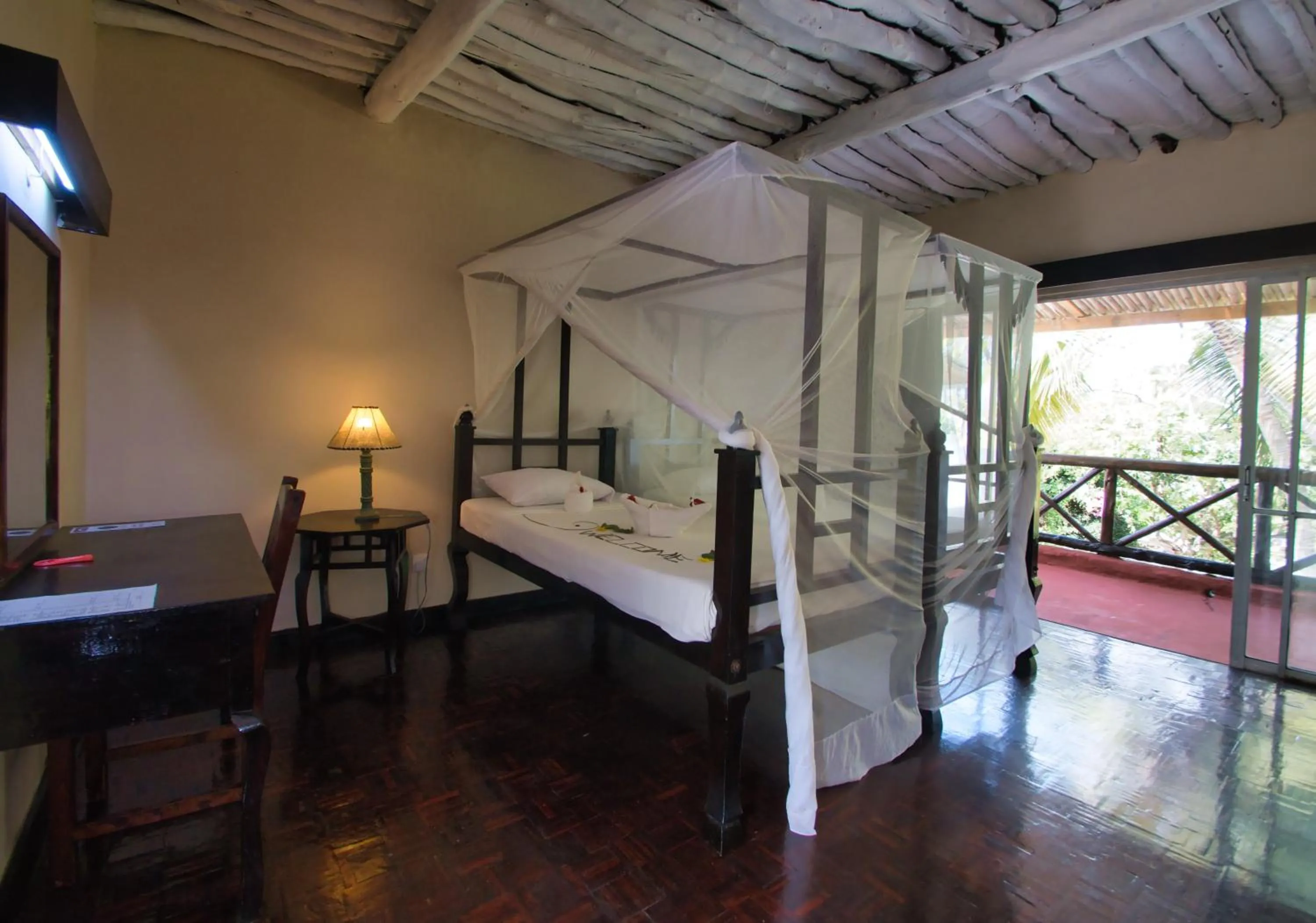 Bed in Barracuda Inn Resort