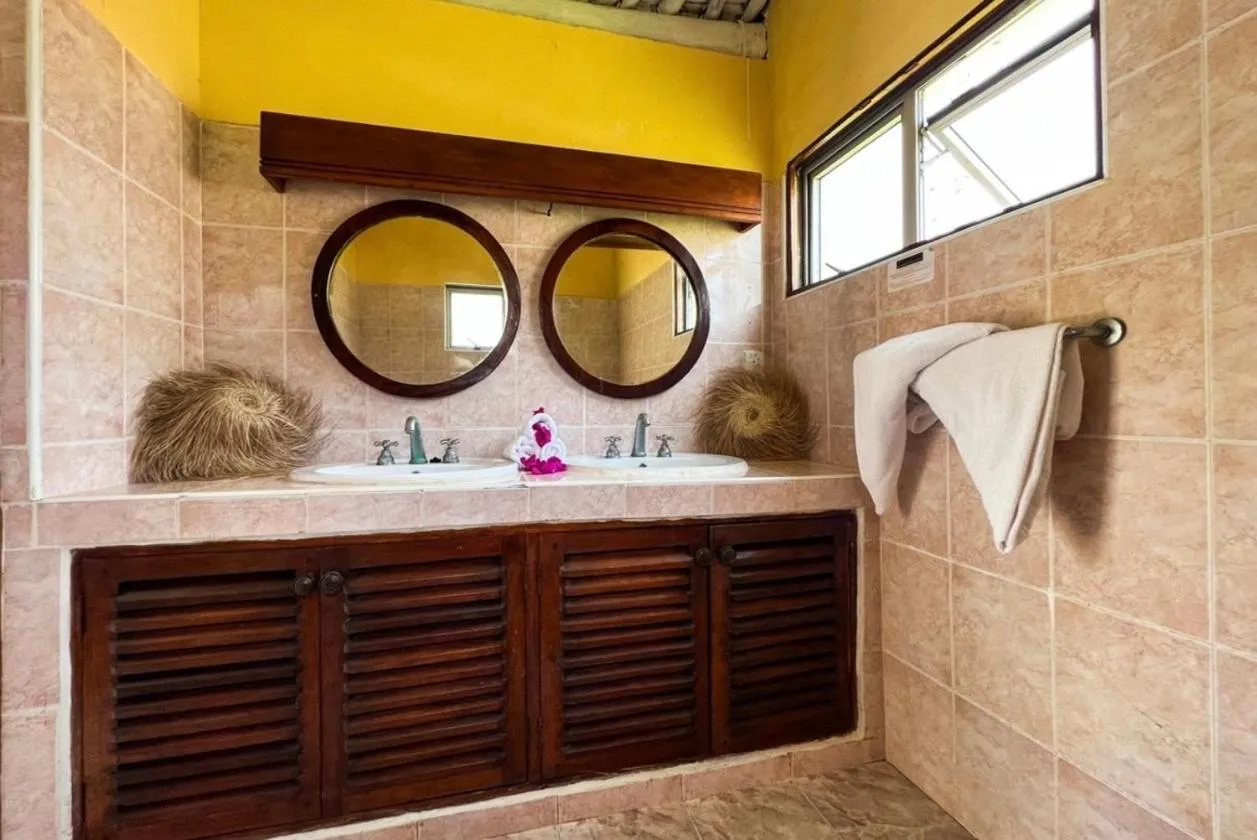 Bathroom in Barracuda Inn Resort