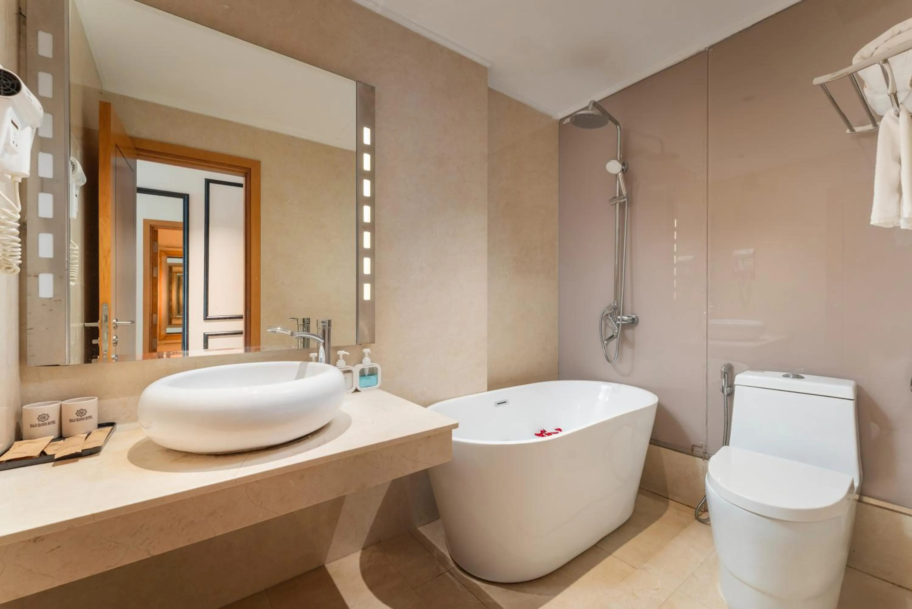 Shower in HALO HANOI HOTEL