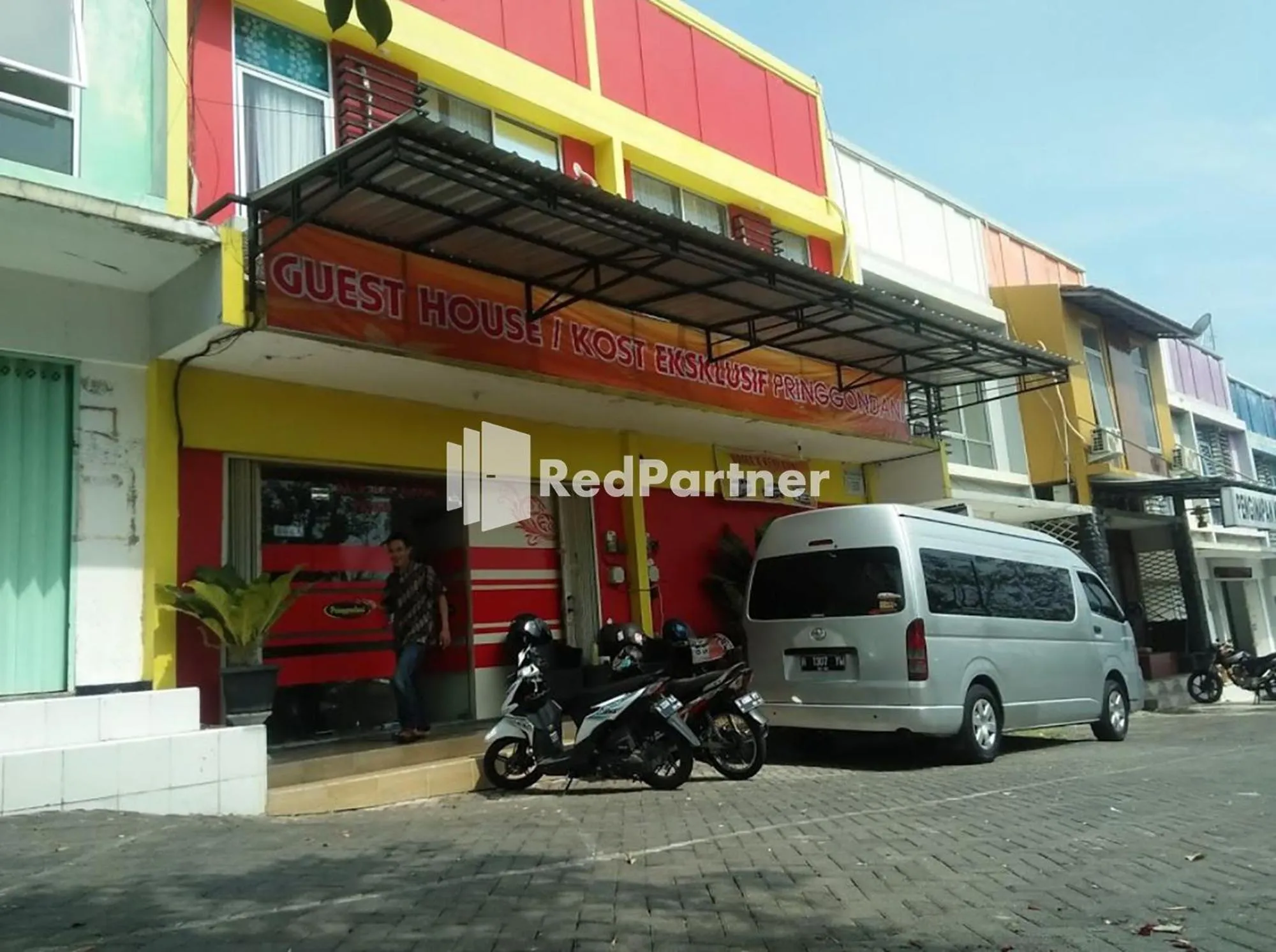 Property logo or sign in Pringgondani Guest House At Pandanaran Hills Semarang