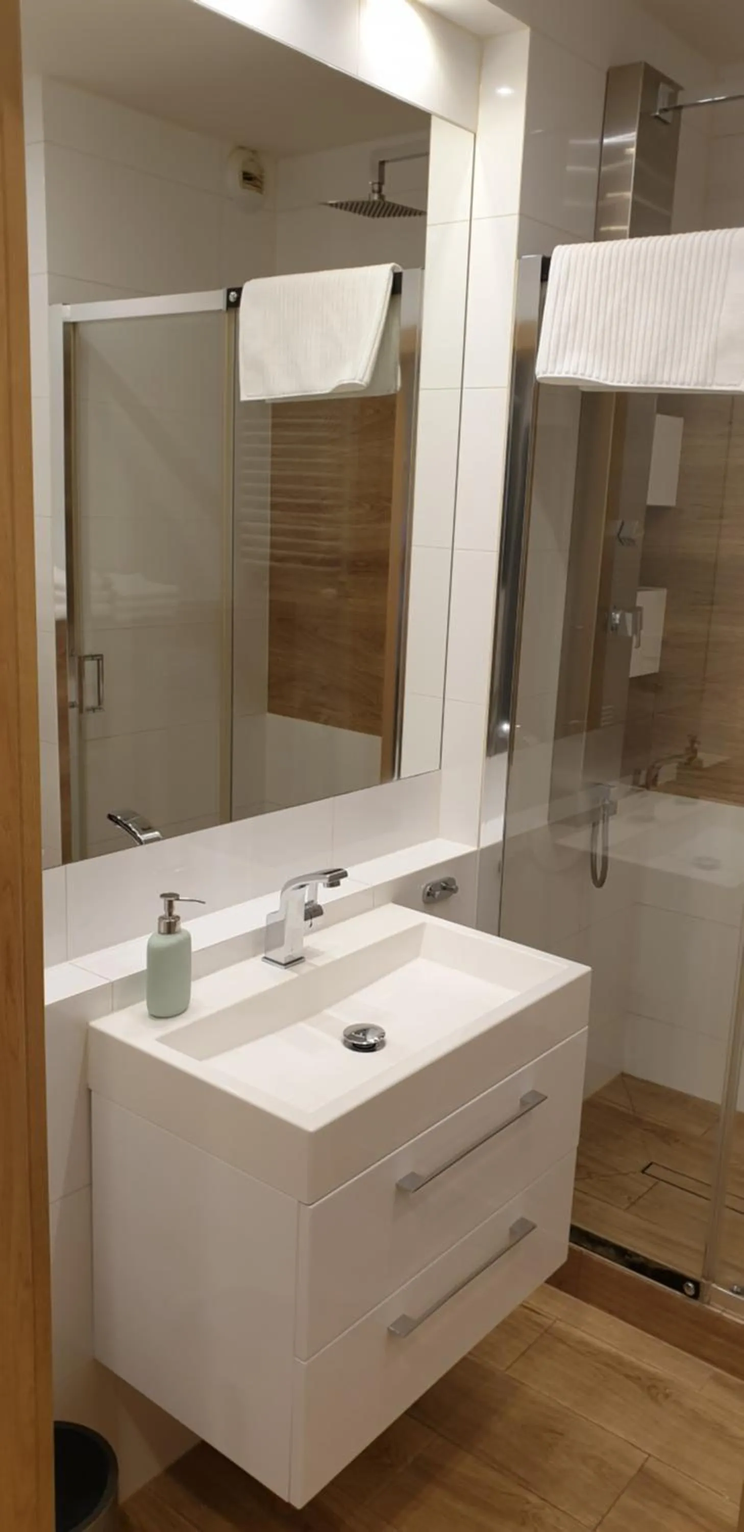 Shower in River Deluxe Atal Towers Apartment