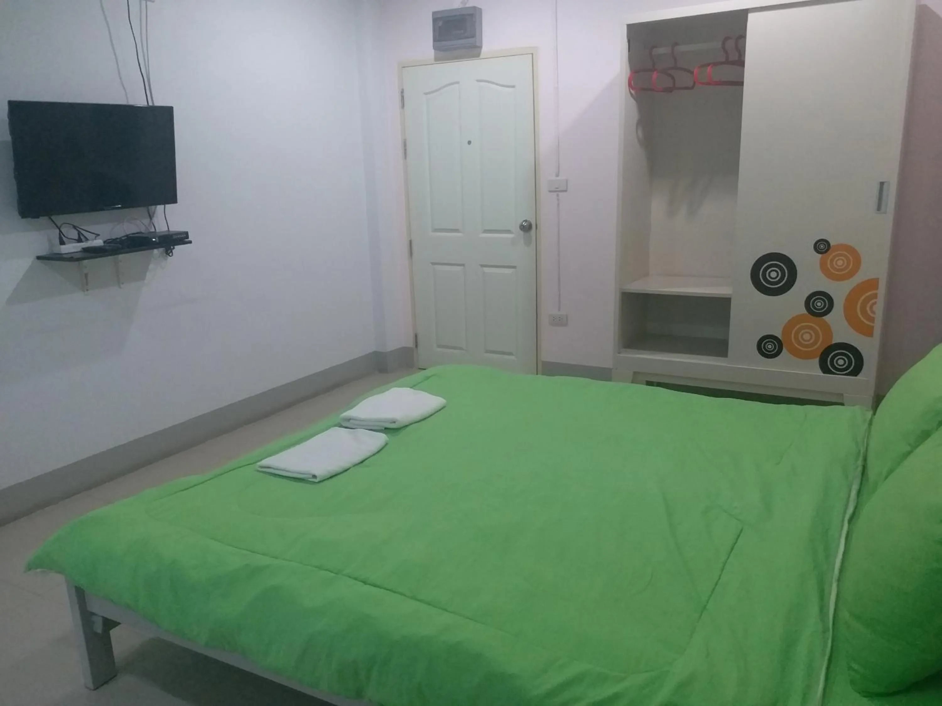 Bedroom, Bed in Chawalee Place