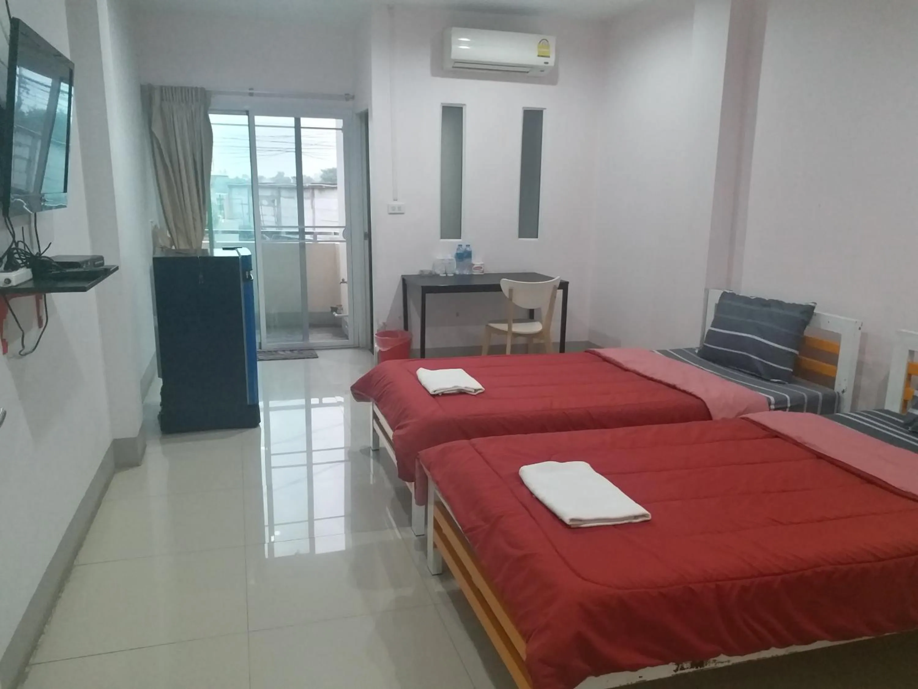 Bedroom, Bed in Chawalee Place