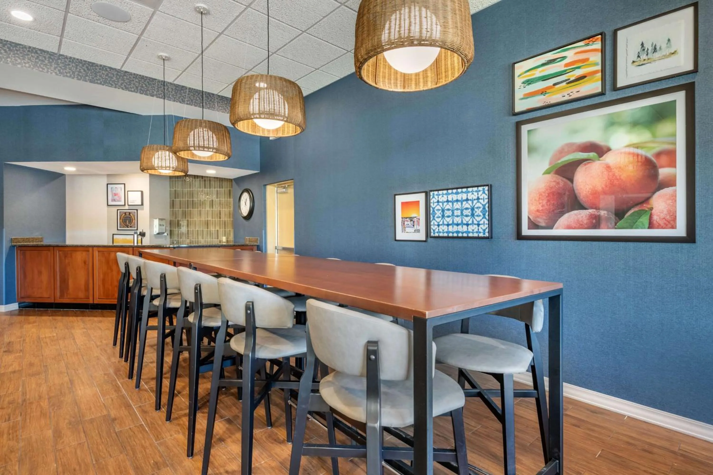 Lounge or bar in Drury Plaza Hotel Valdosta