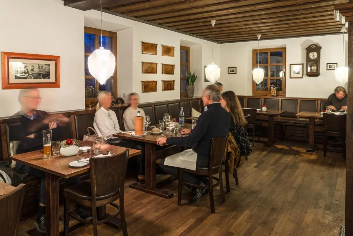 group of guests in Gasthaus Hofmann