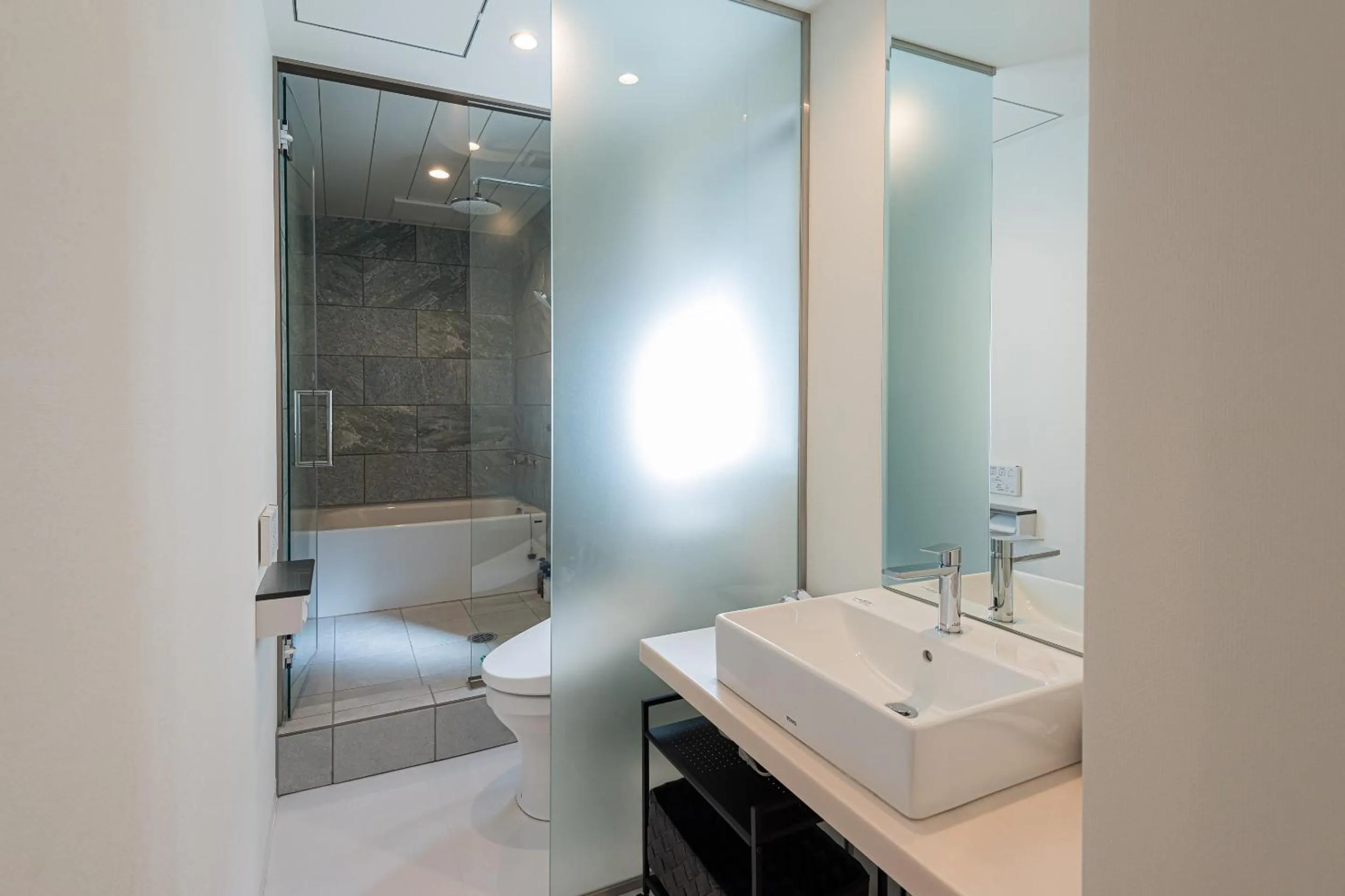 Shower in Seiei Hotel Kyoto Kawaramachi