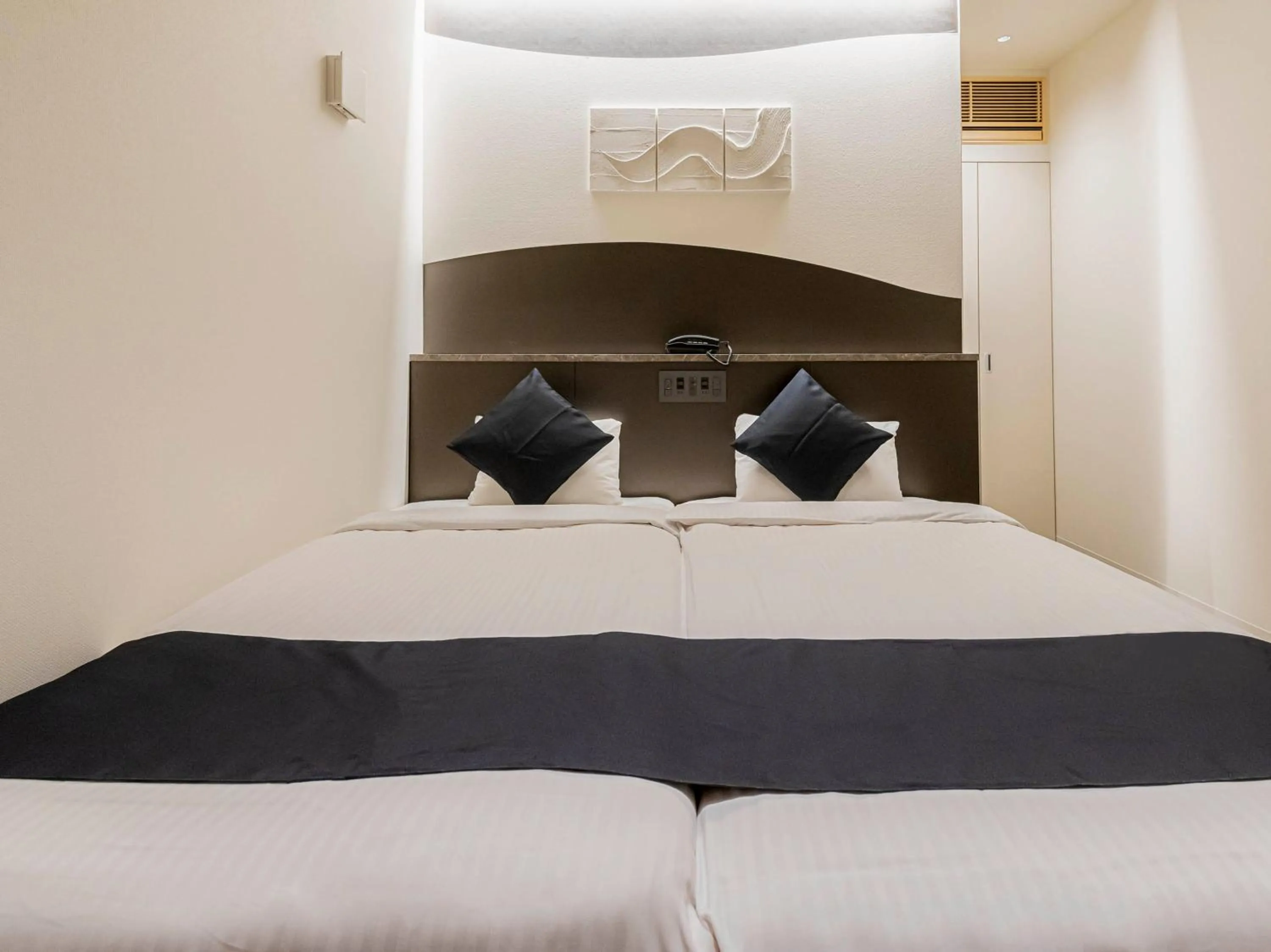 Bed in Seiei Hotel Kyoto Kawaramachi