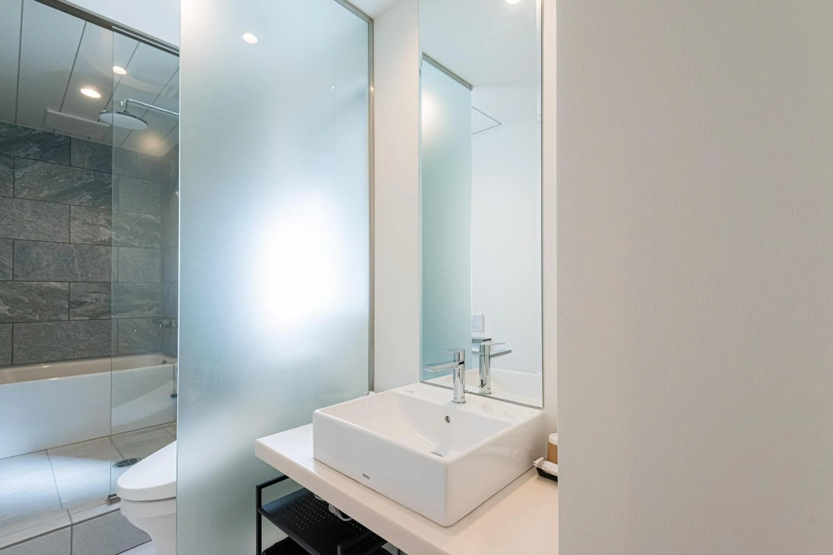 Shower in Seiei Hotel Kyoto Kawaramachi